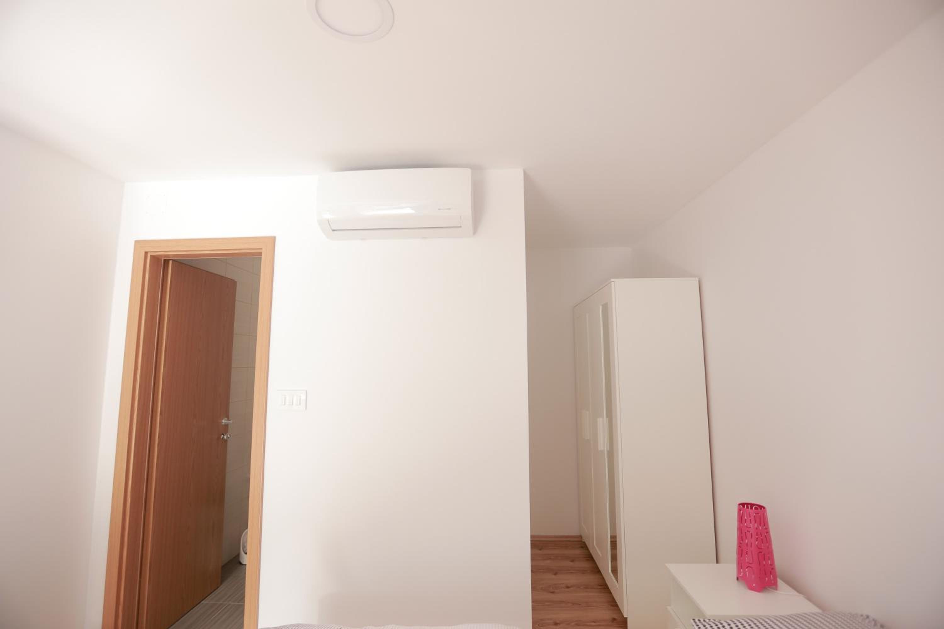 Comfort Double Room with Bathroom - Photo 1