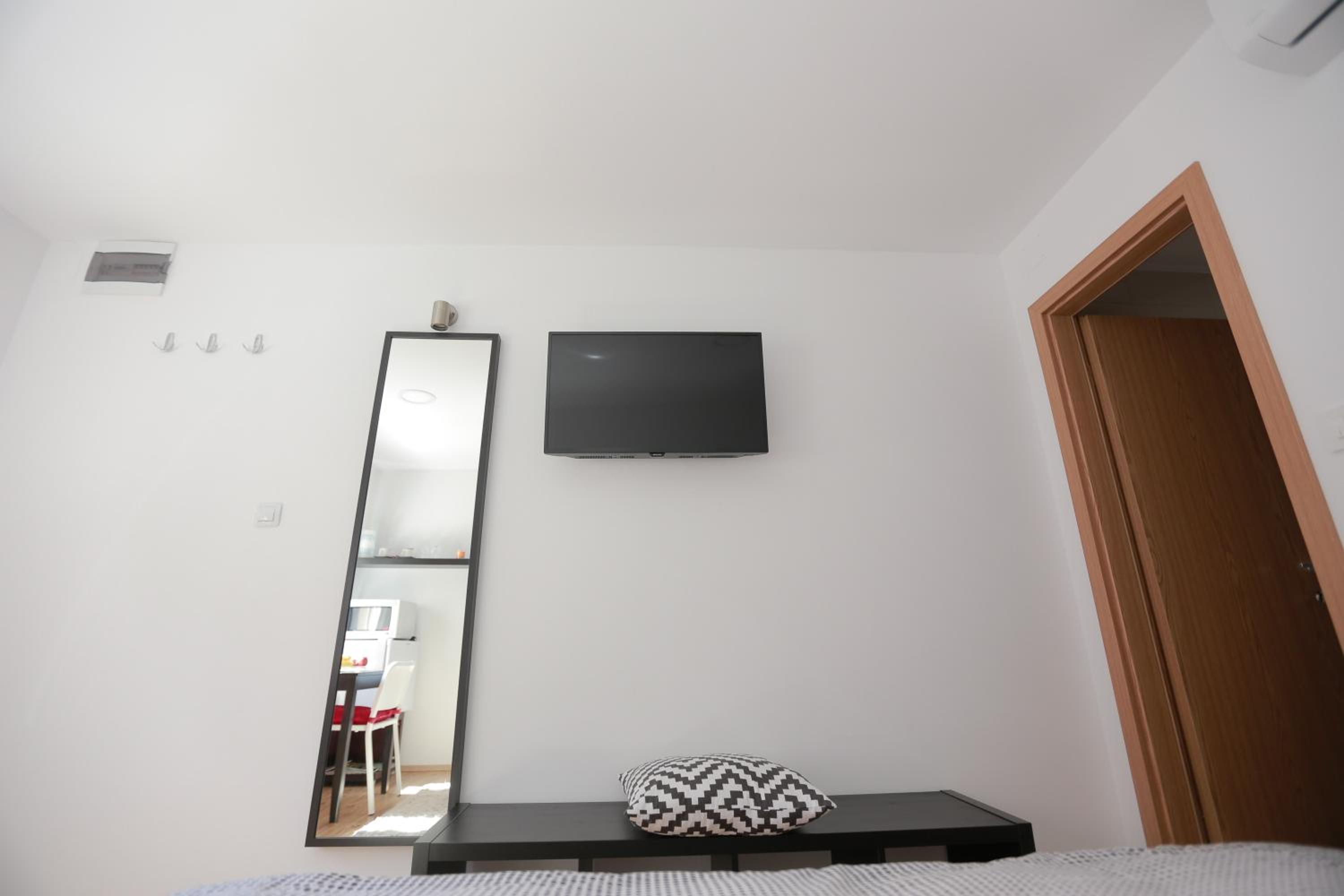 Comfort Double Room with Bathroom - Photo 7