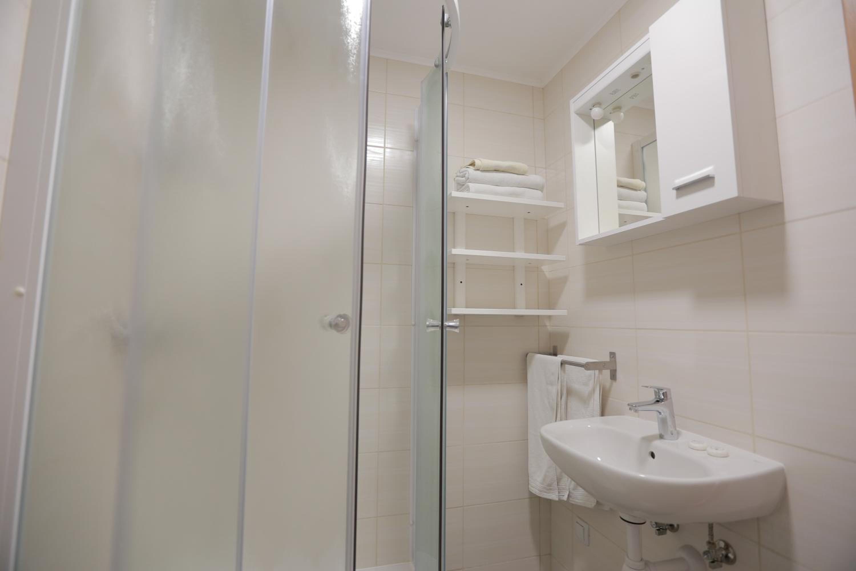 Comfort Double Room with Bathroom - Photo 2