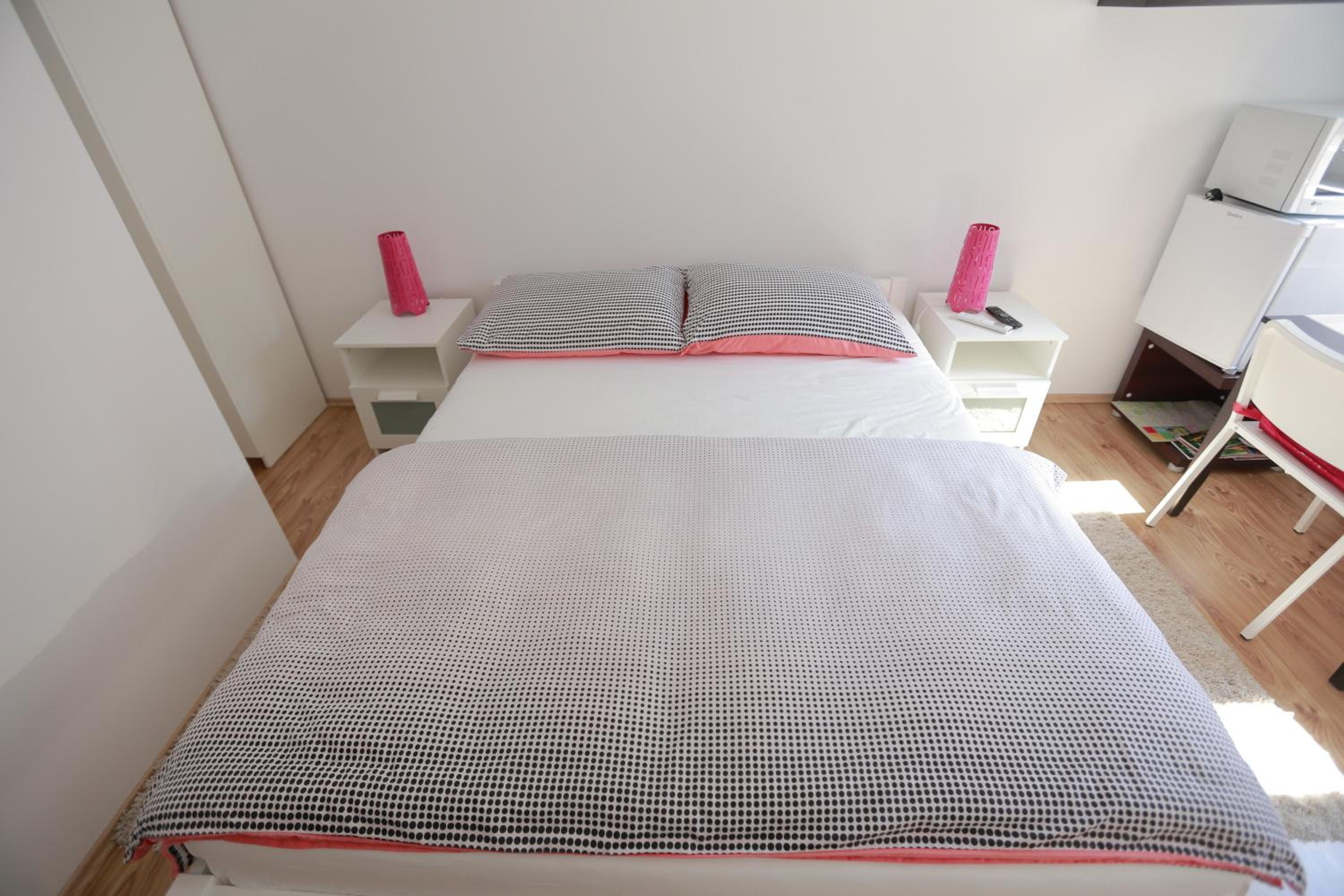 Comfort Double Room with Bathroom - Photo 15