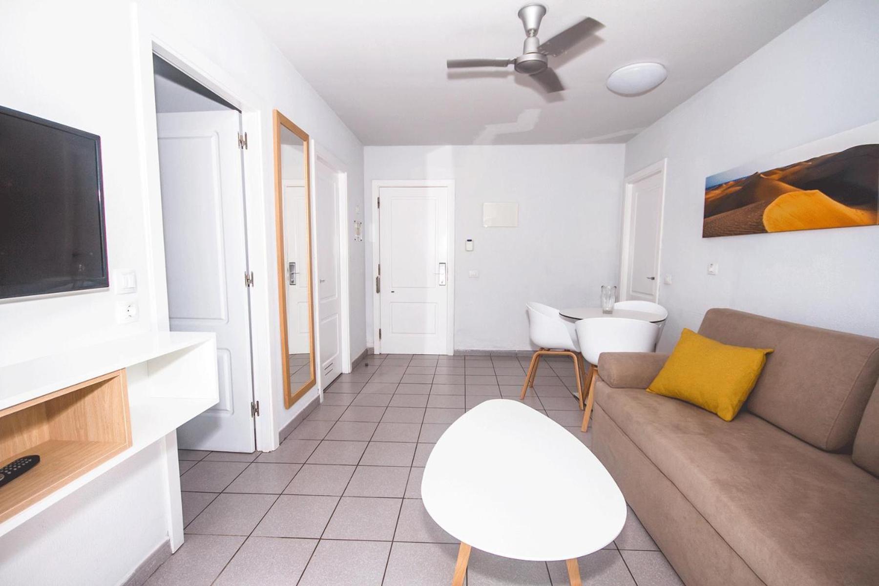 Apartment with Terrace - Photo 4
