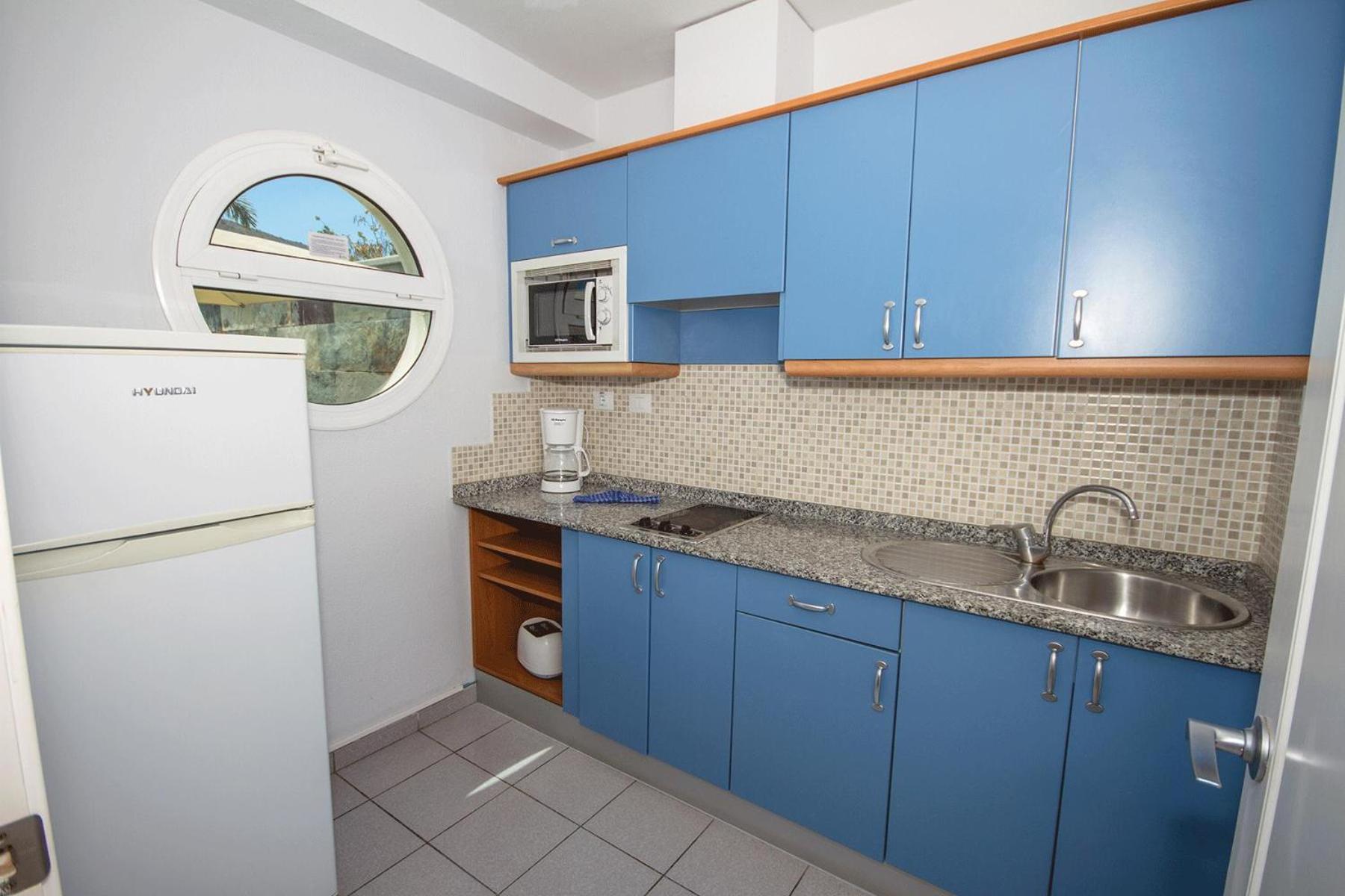 Apartment with Terrace - Photo 5