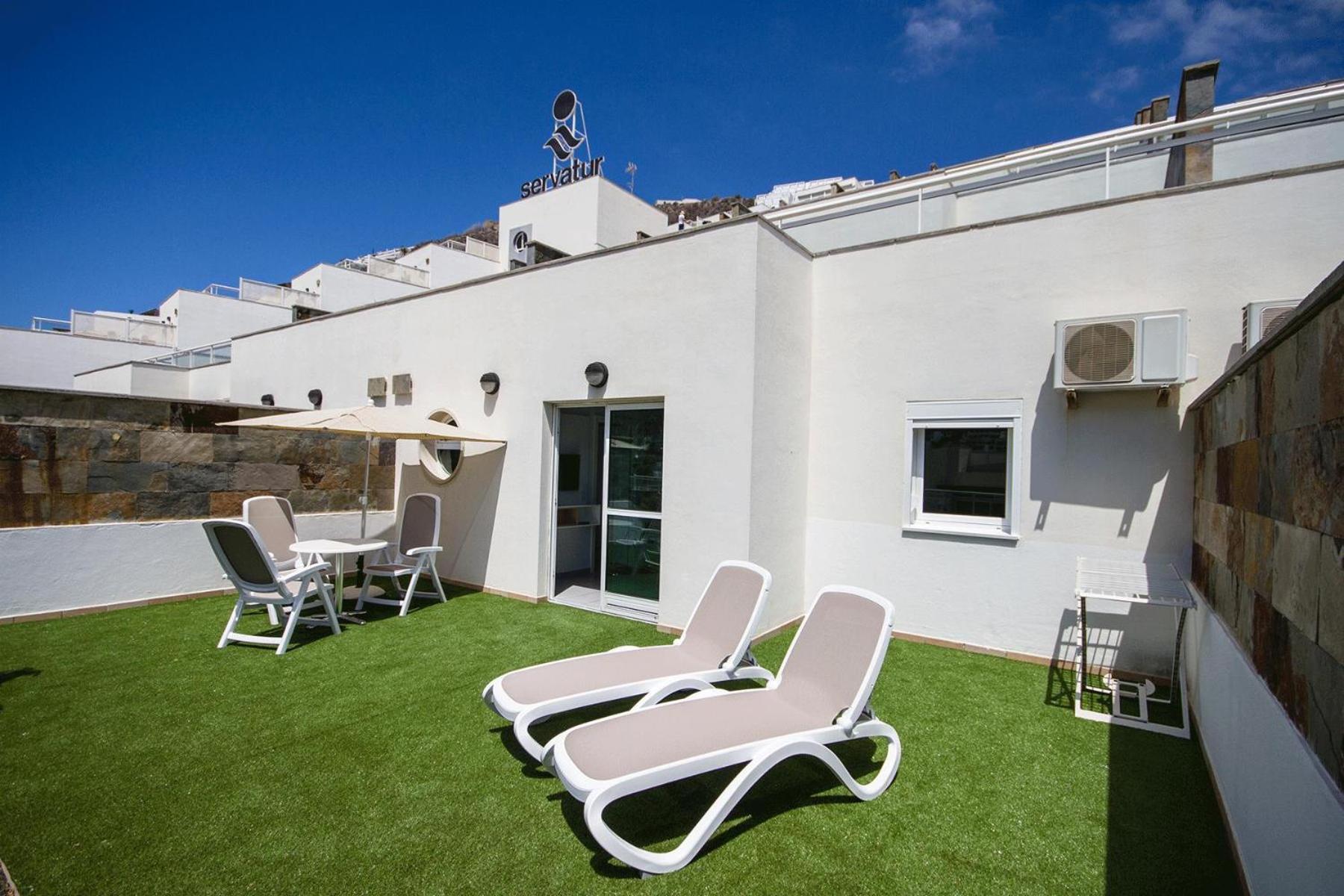 Apartment with Terrace - Photo 9