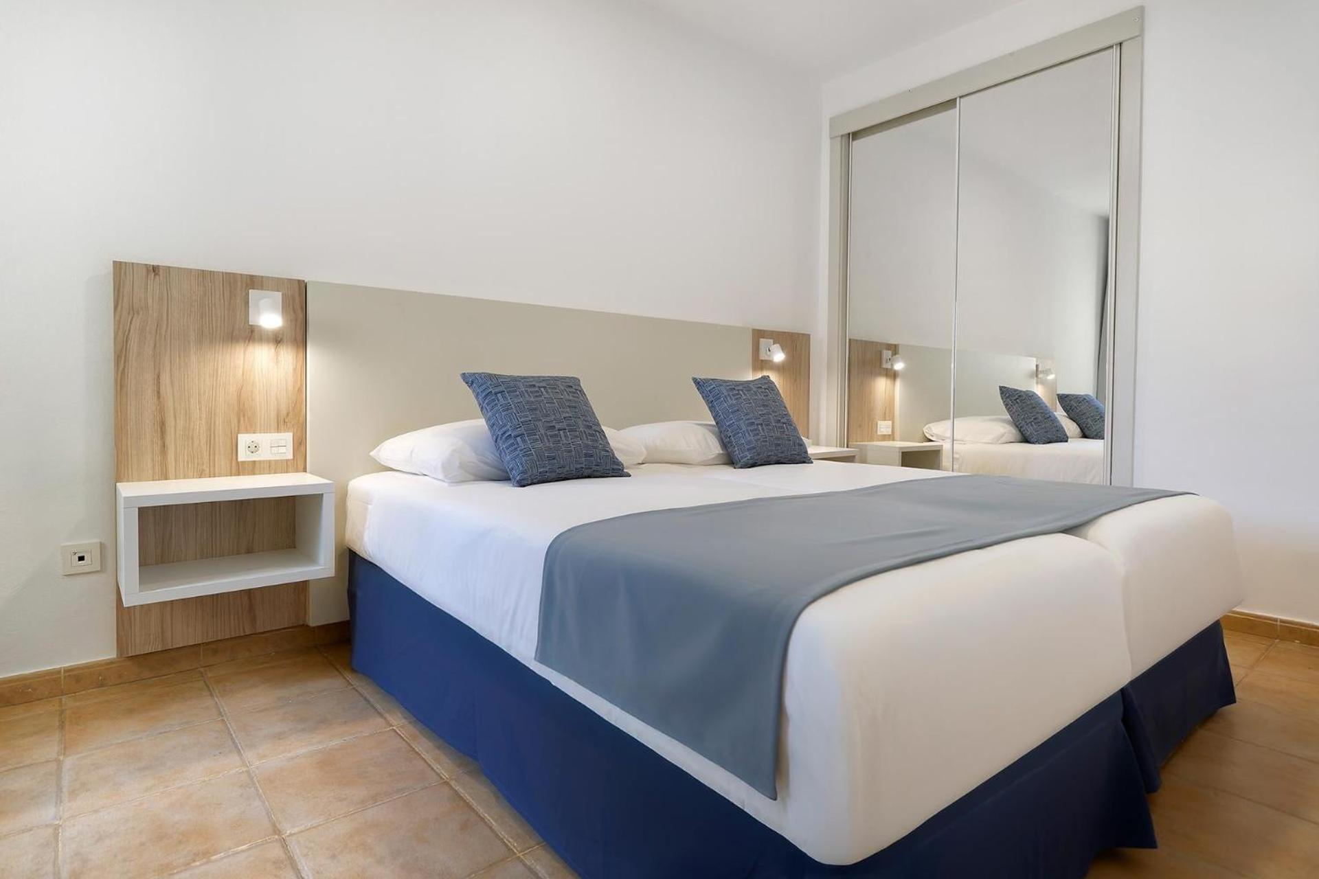 Two-Bedroom Apartment with Large Balcony photo 2