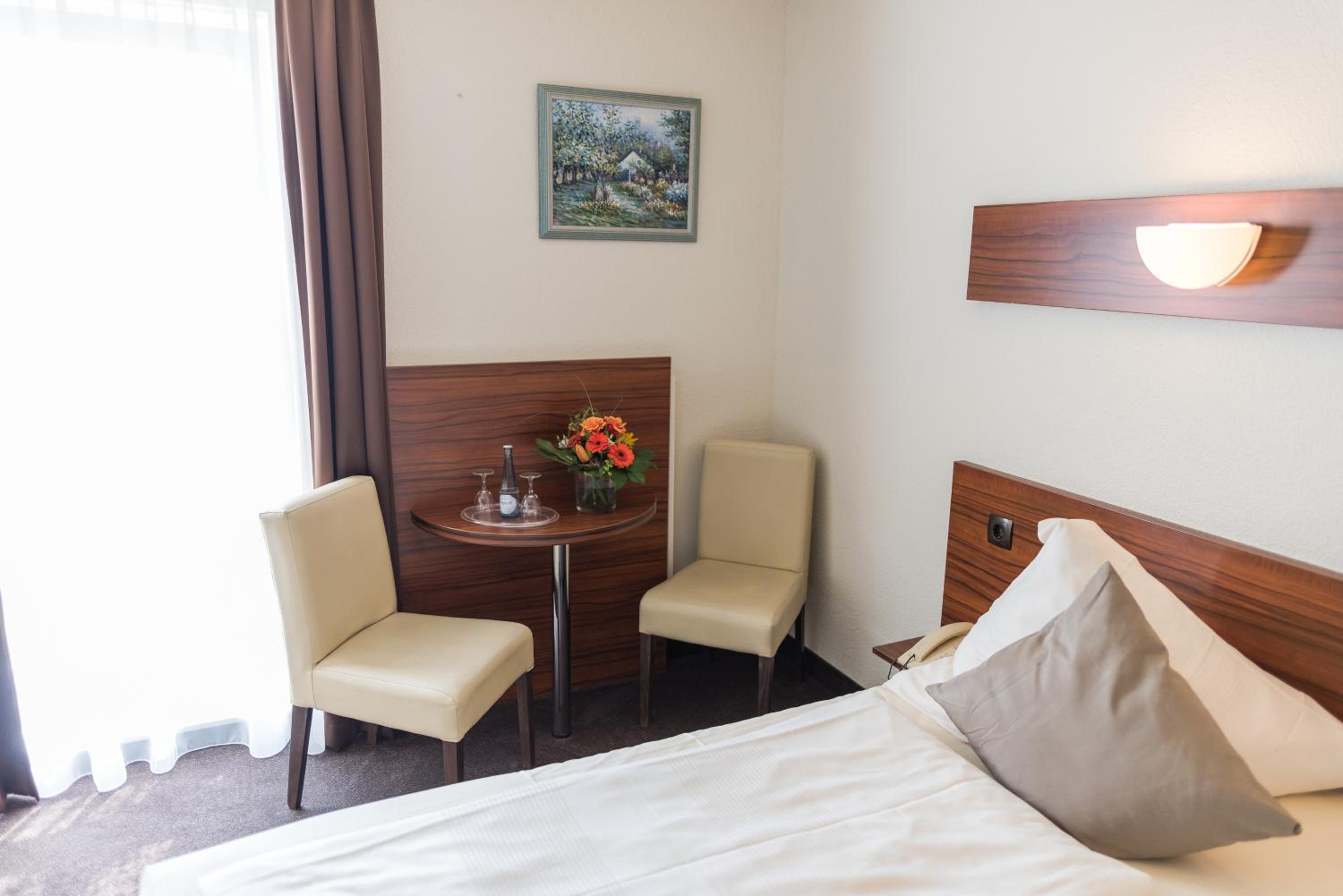Standard Twin Room - Photo 1