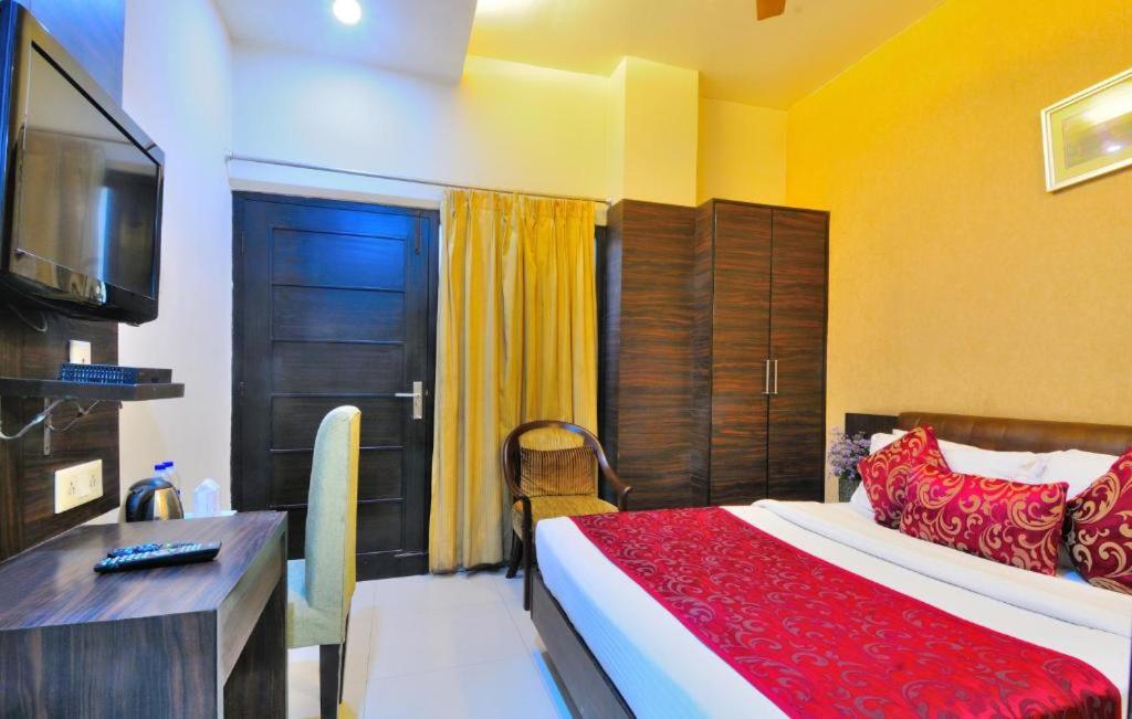 Deluxe Double Room with Balcony photo 1