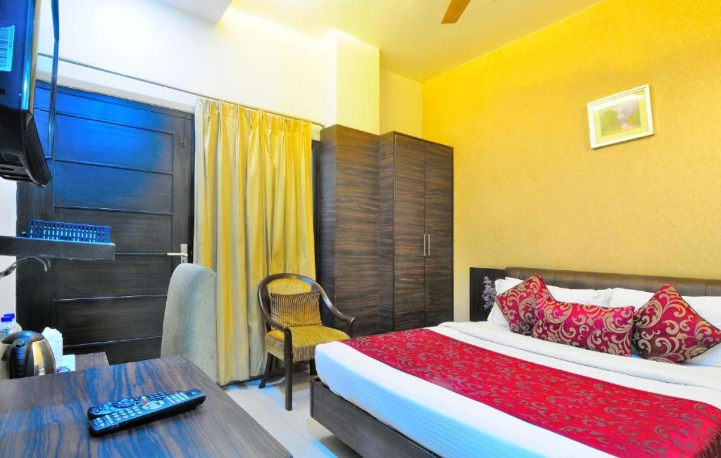 Deluxe Double Room with Balcony photo 3