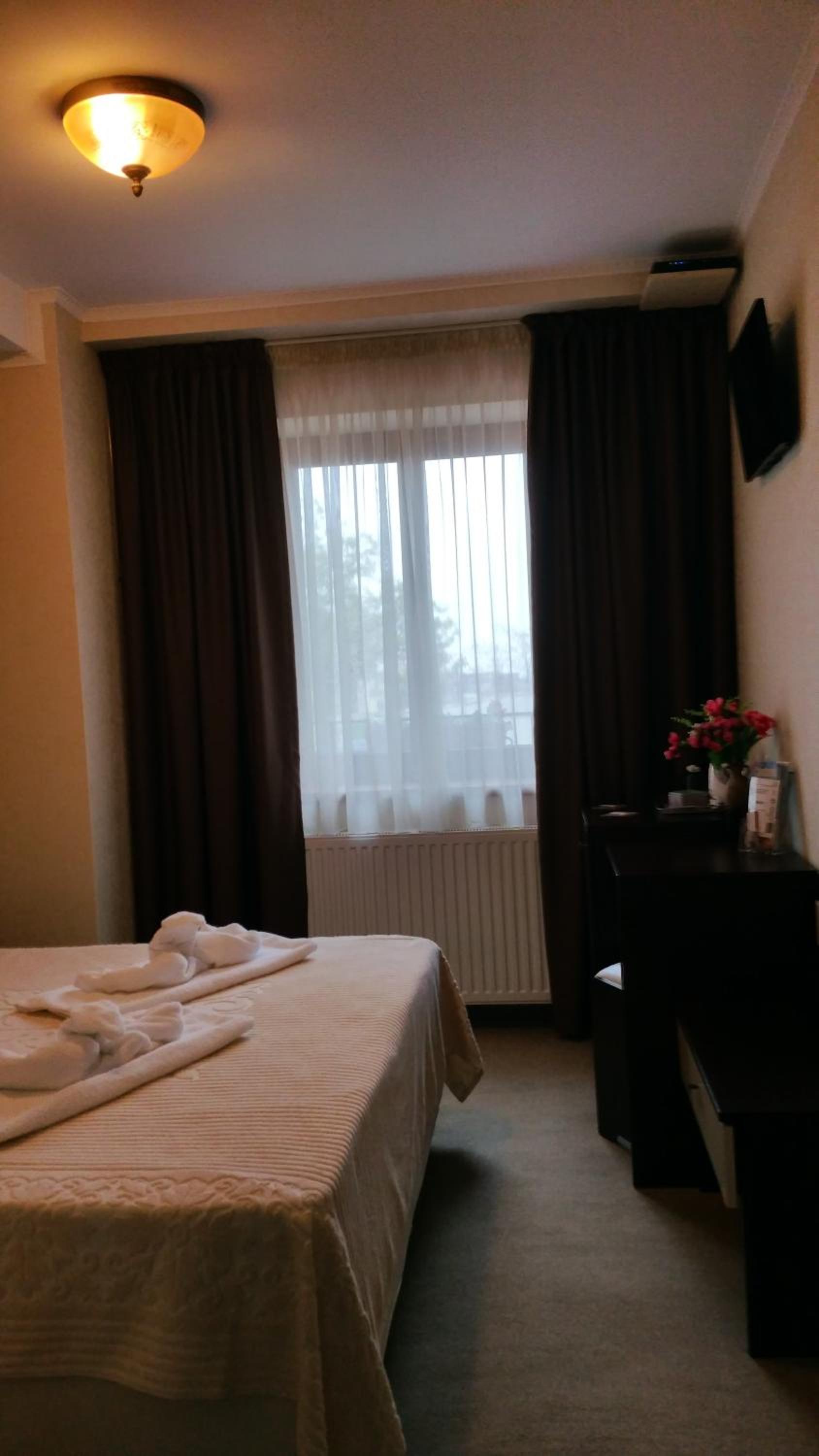 Standard Double Room - Photo 23