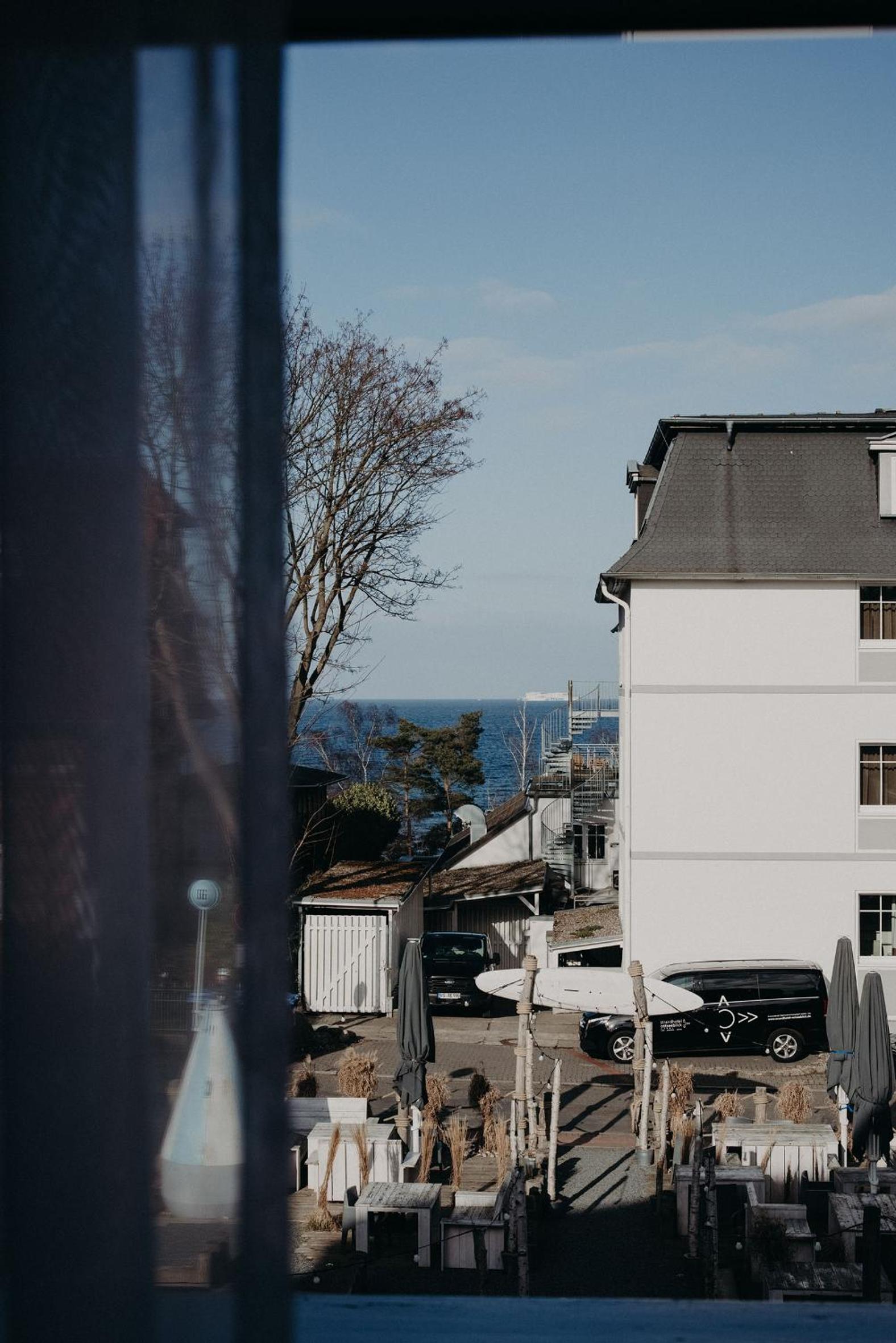 Double Room with Balcony and Sea View thumbnail 5