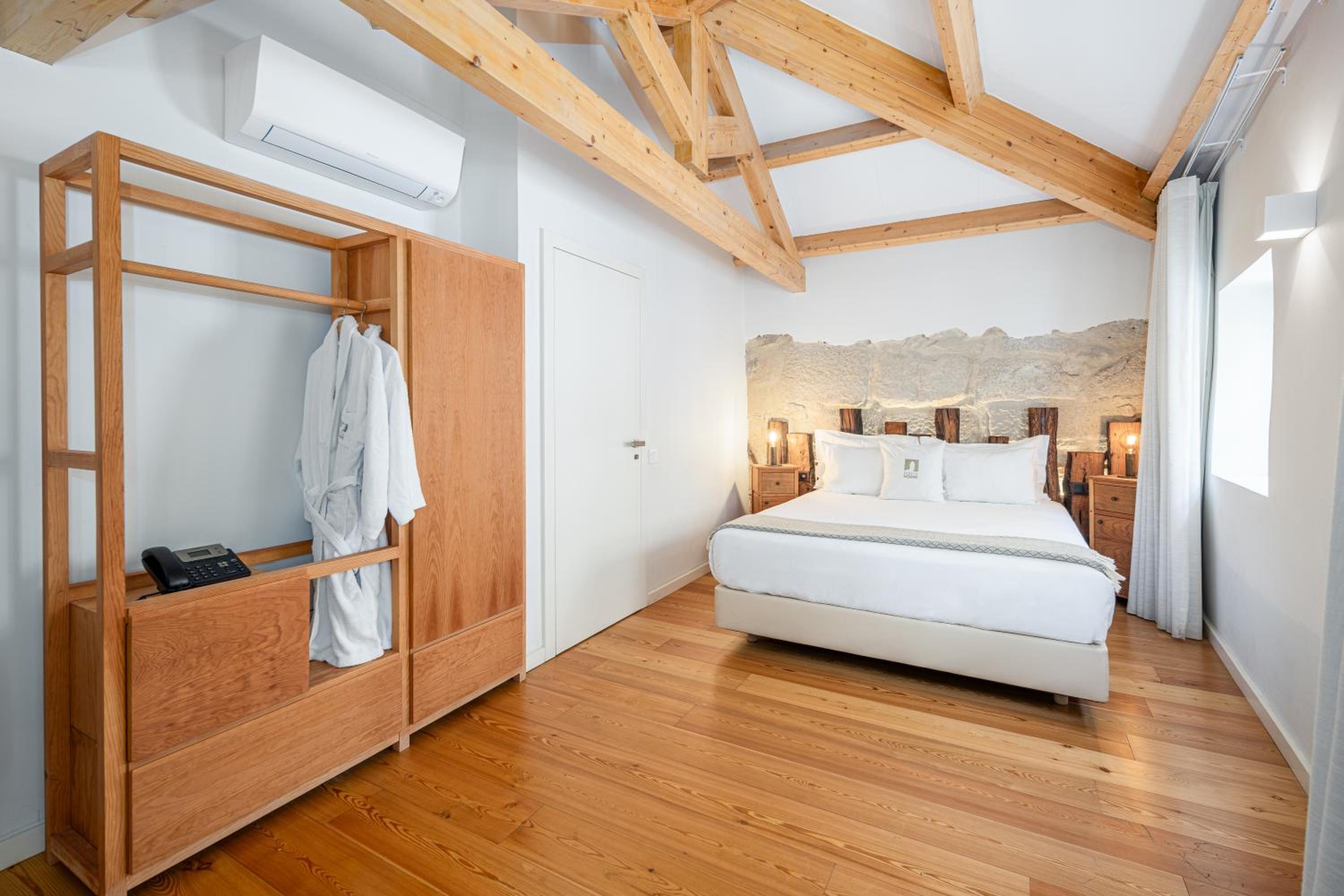 One-Bedroom Deluxe Apartment