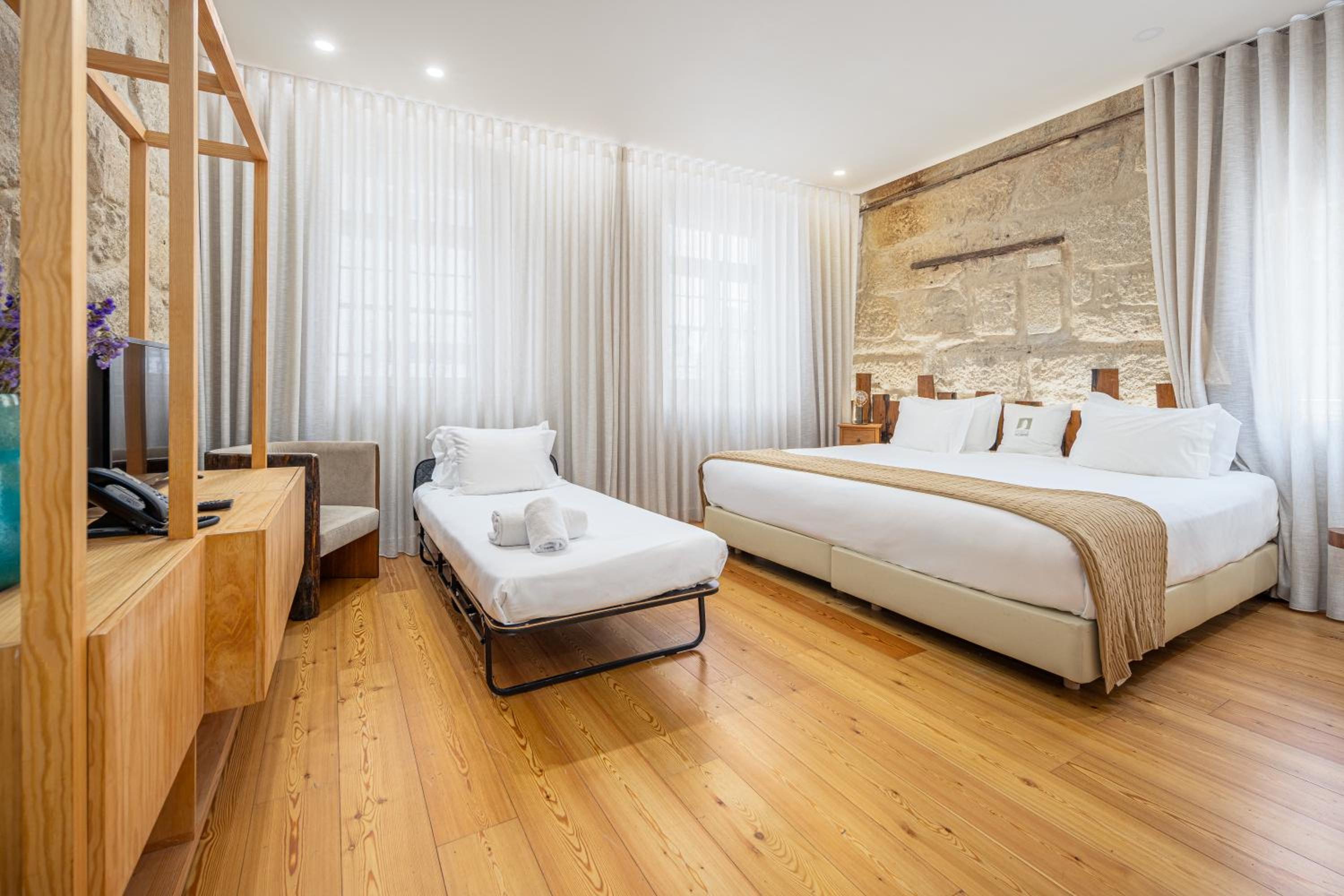 One-Bedroom Deluxe Apartment