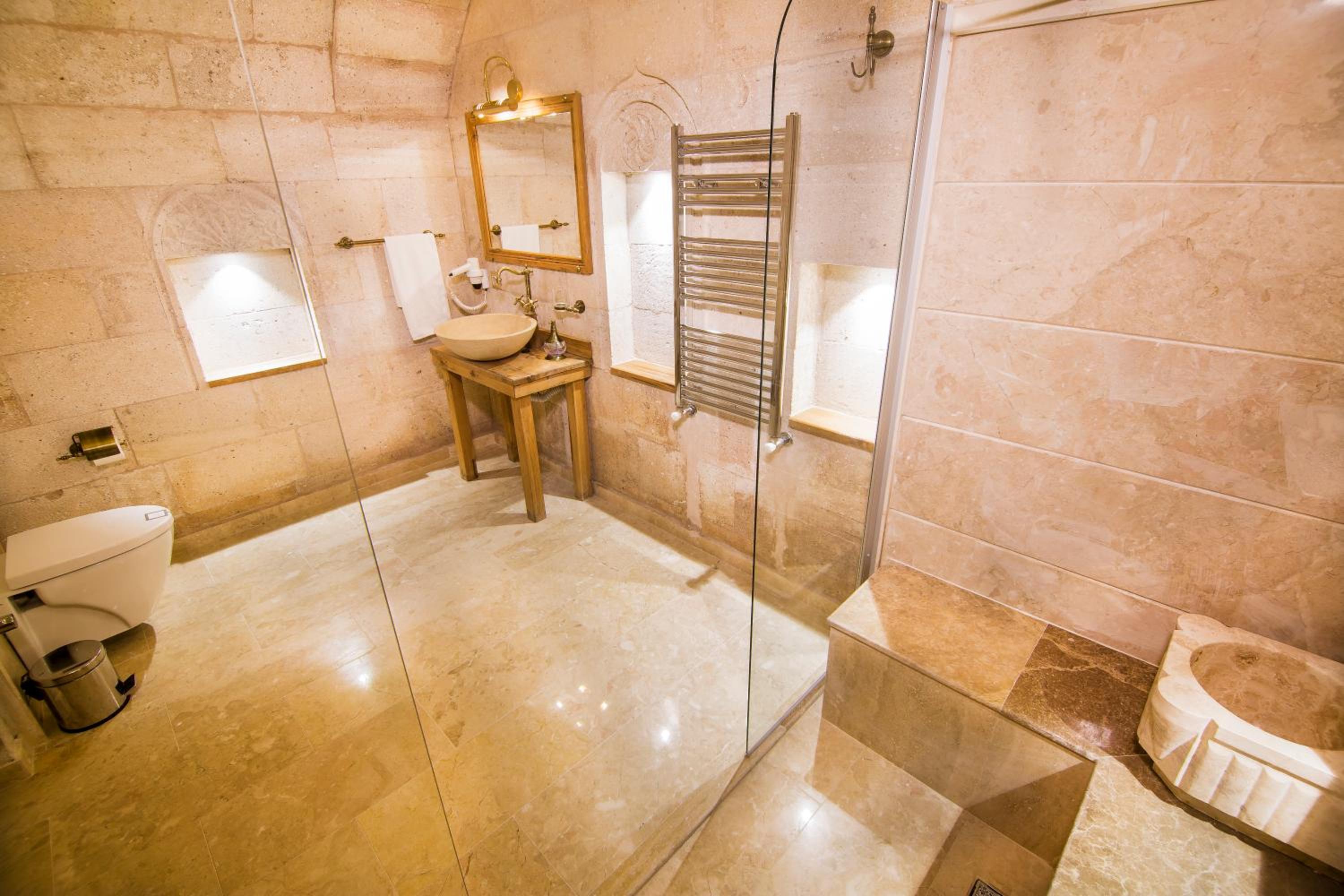 King Suite - Photo 3