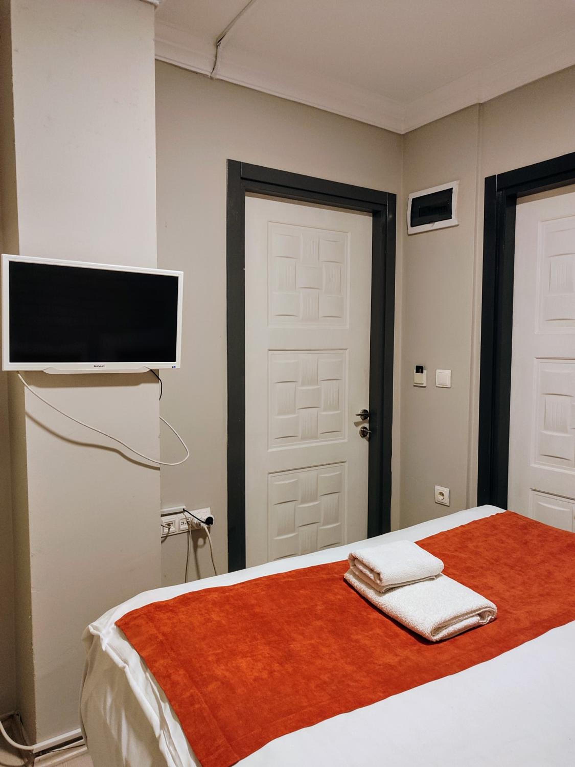 Economy Double Room photo 3