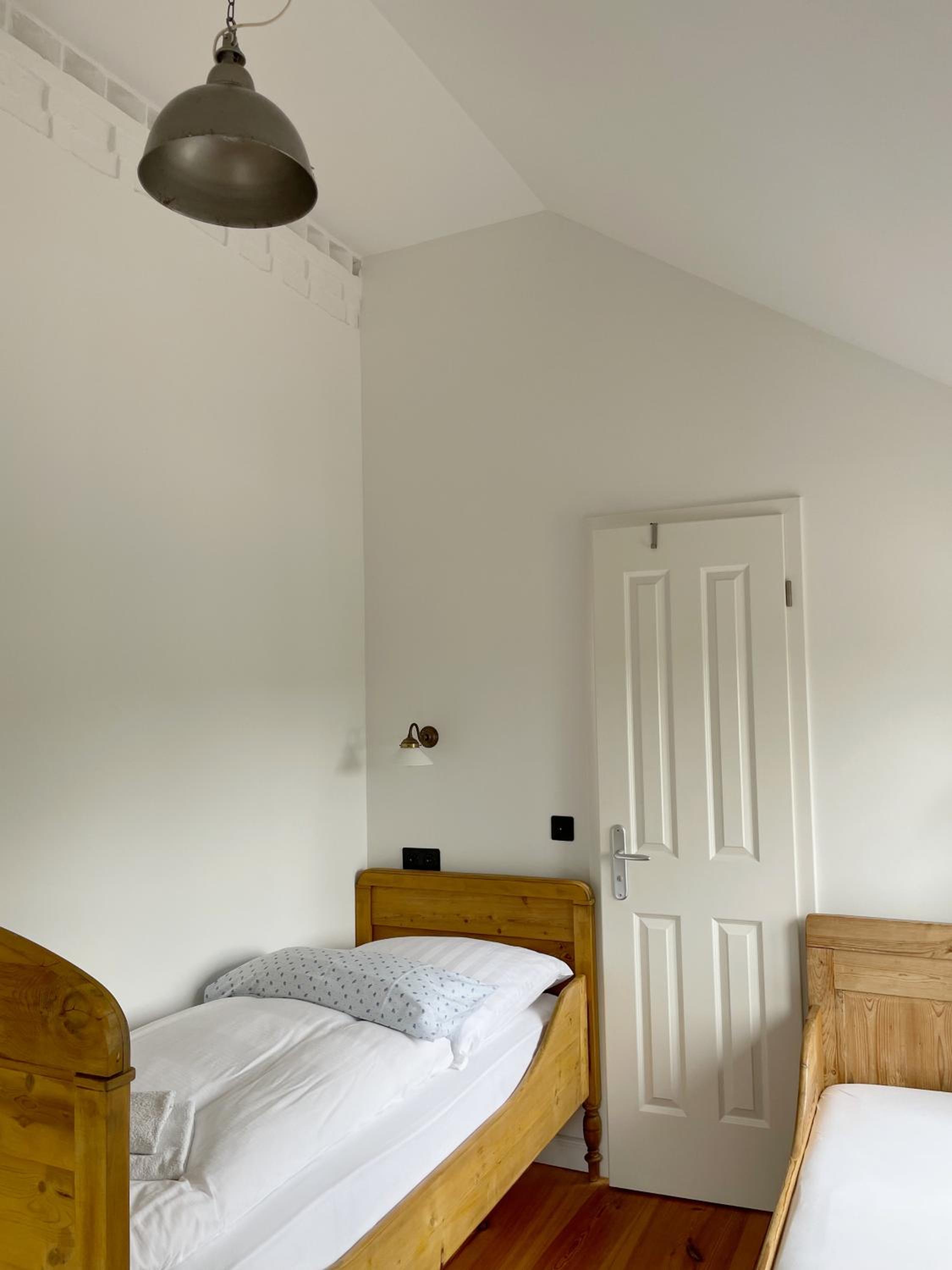 Small Single Room photo 2