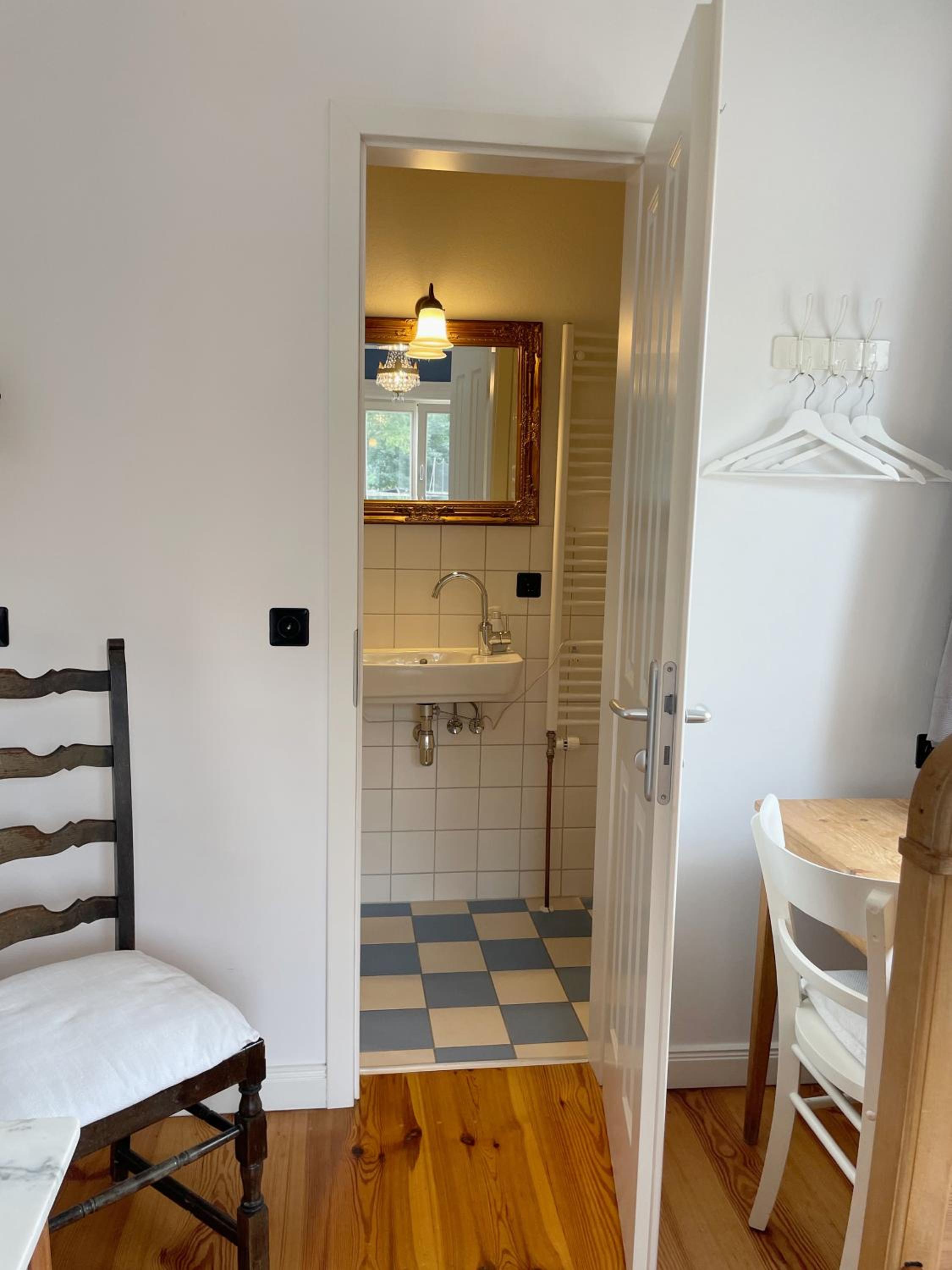 Single Room with Bathroom photo 3