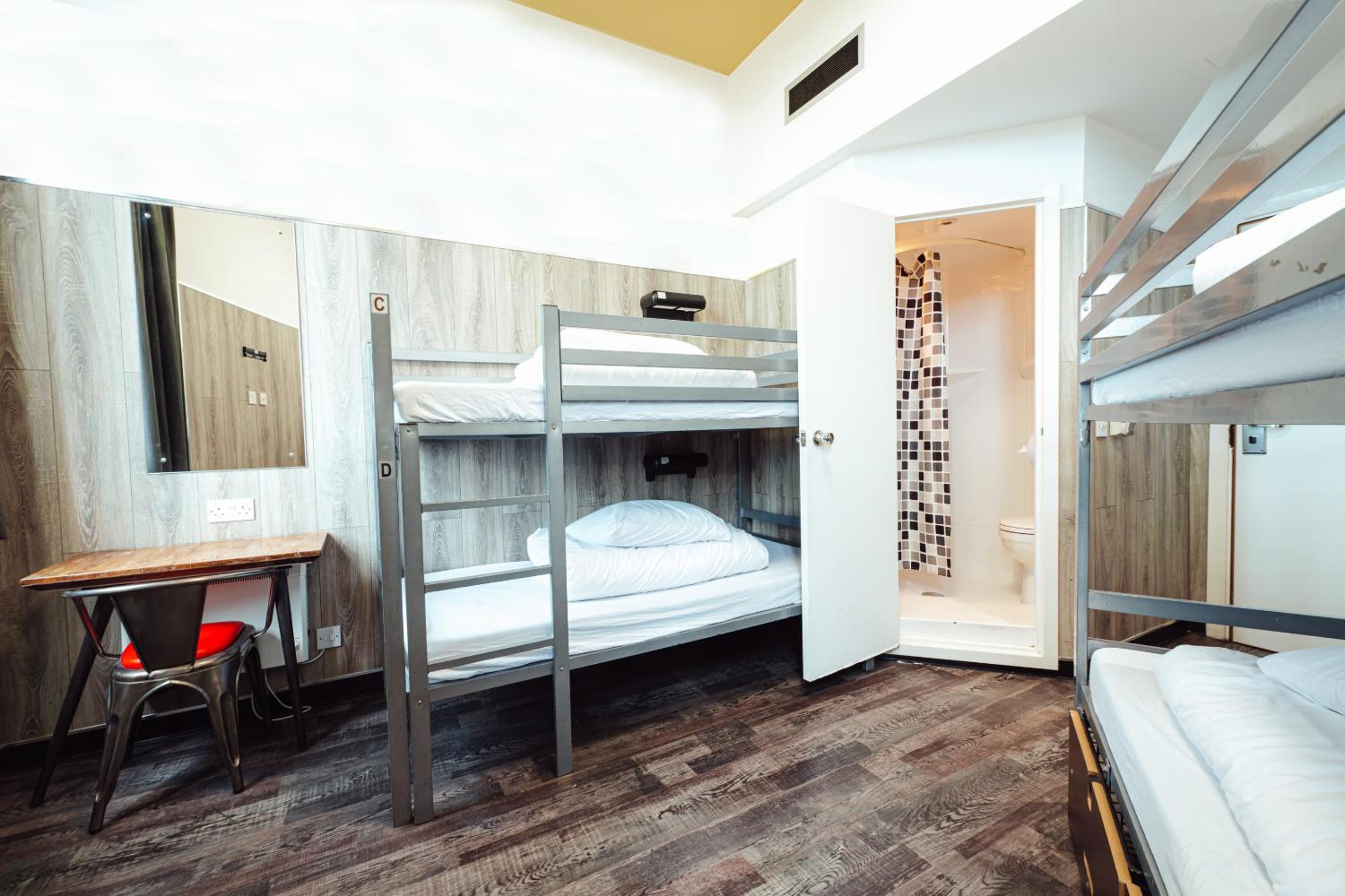 Private 4 bed Room photo 3