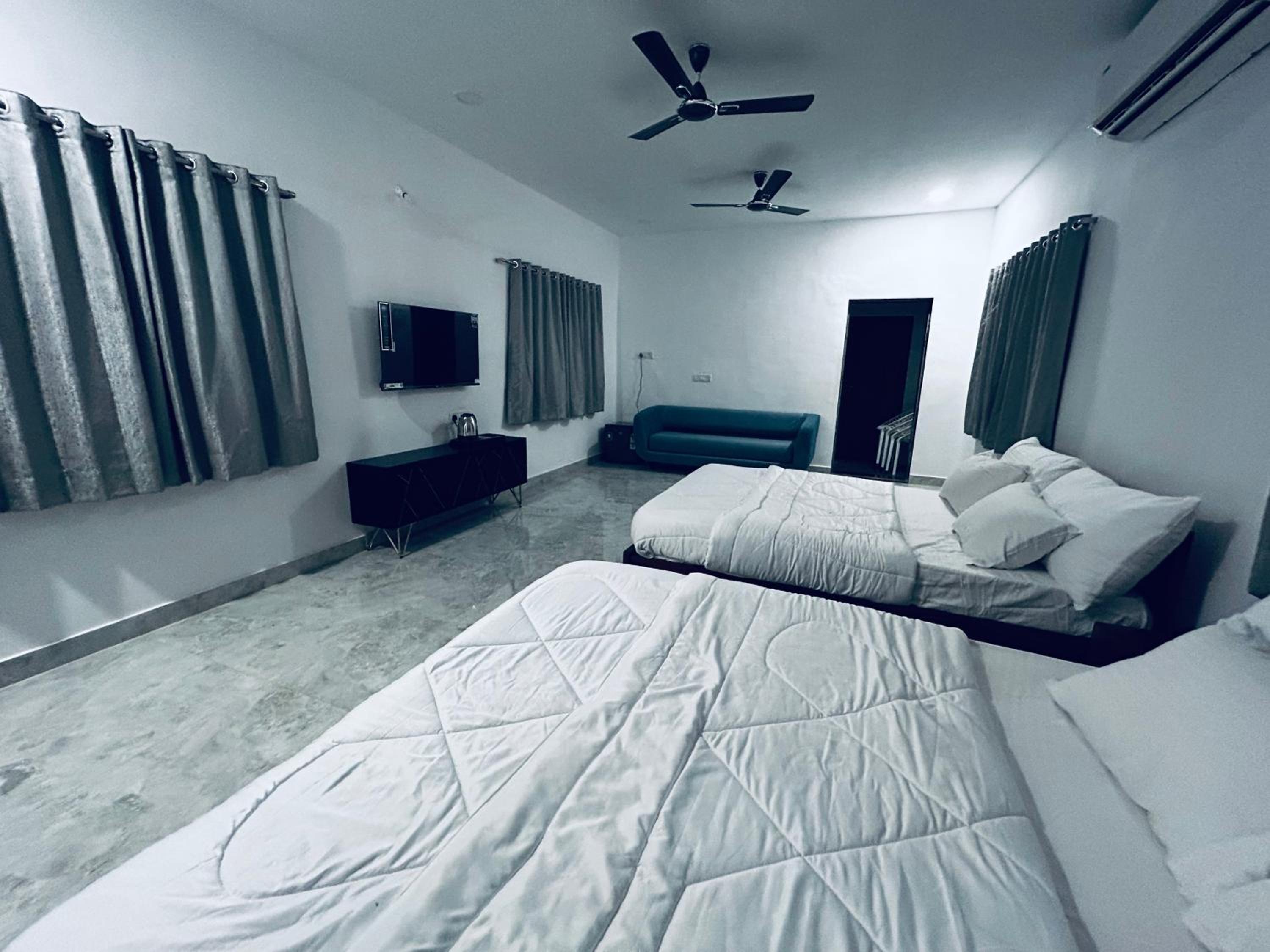 One-Bedroom House - Photo 2