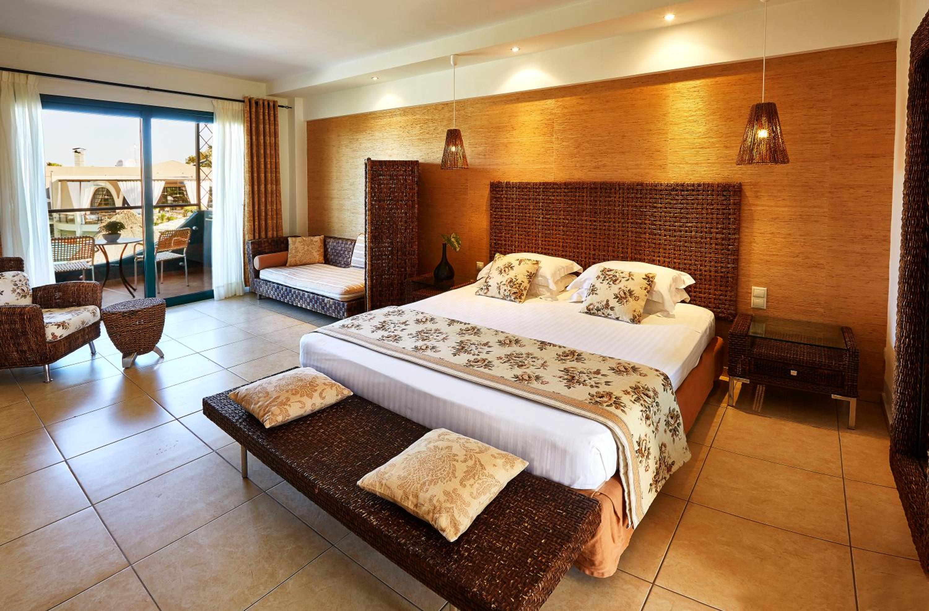 Junior Suite with  Side Sea View