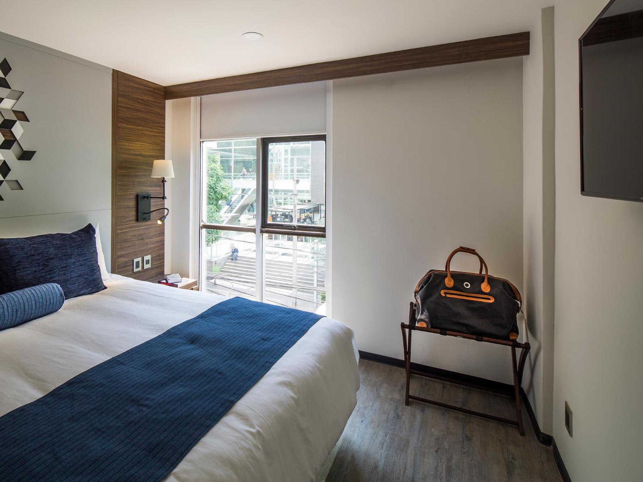 Executive Suite - Photo 12