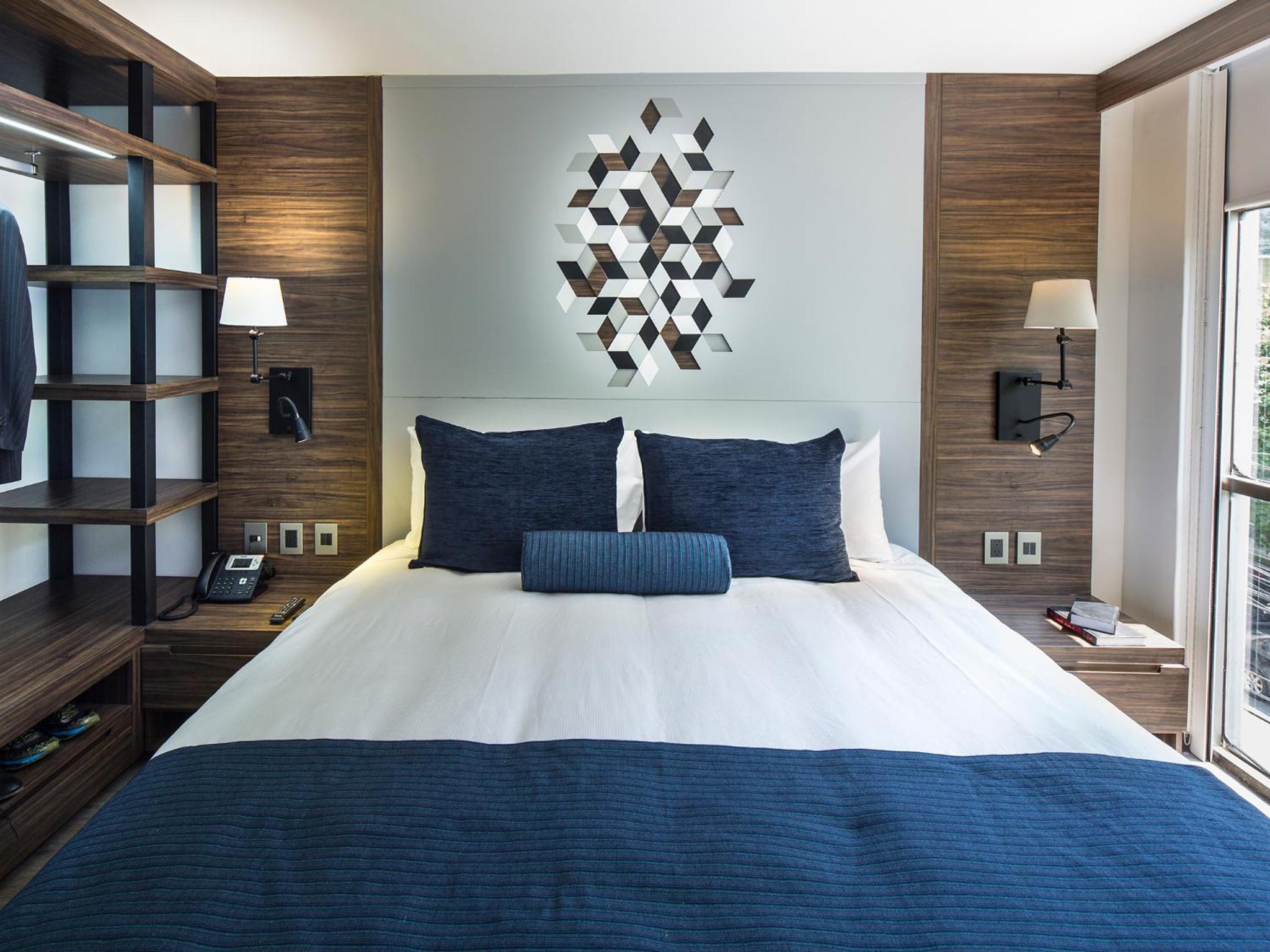 Executive Suite - Photo 2
