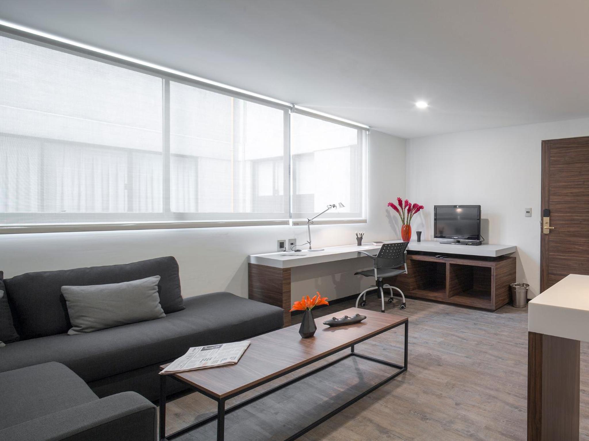 Executive Suite - Photo 18