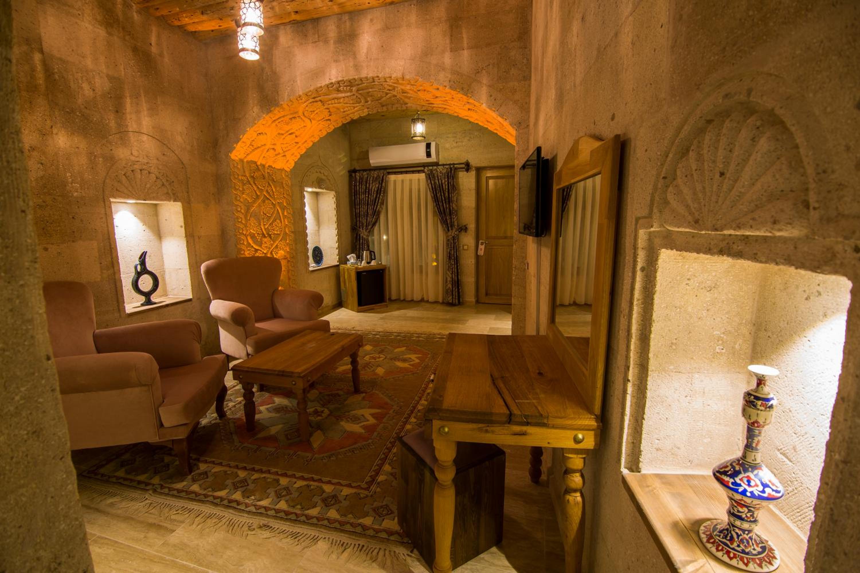 Superior Stone Suite  - Photo 9