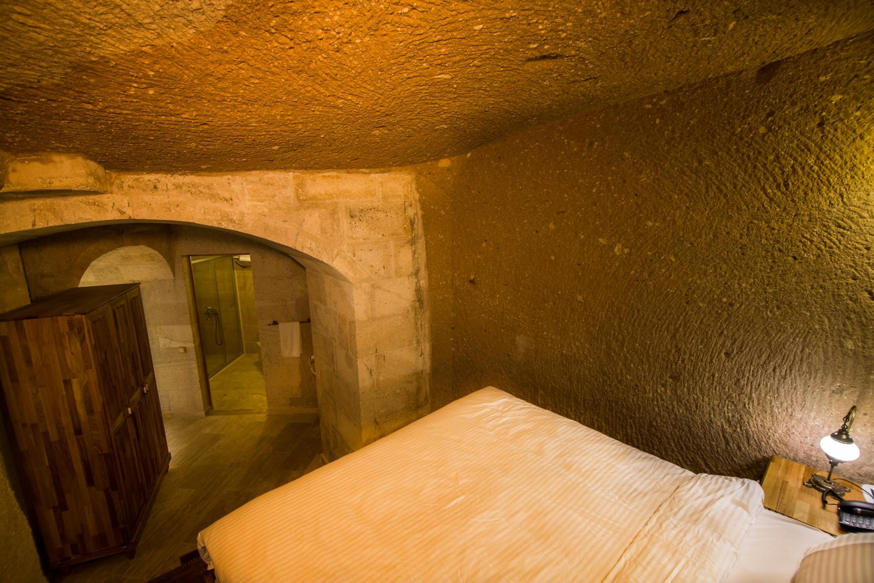 Superior Stone Suite  - Photo 3