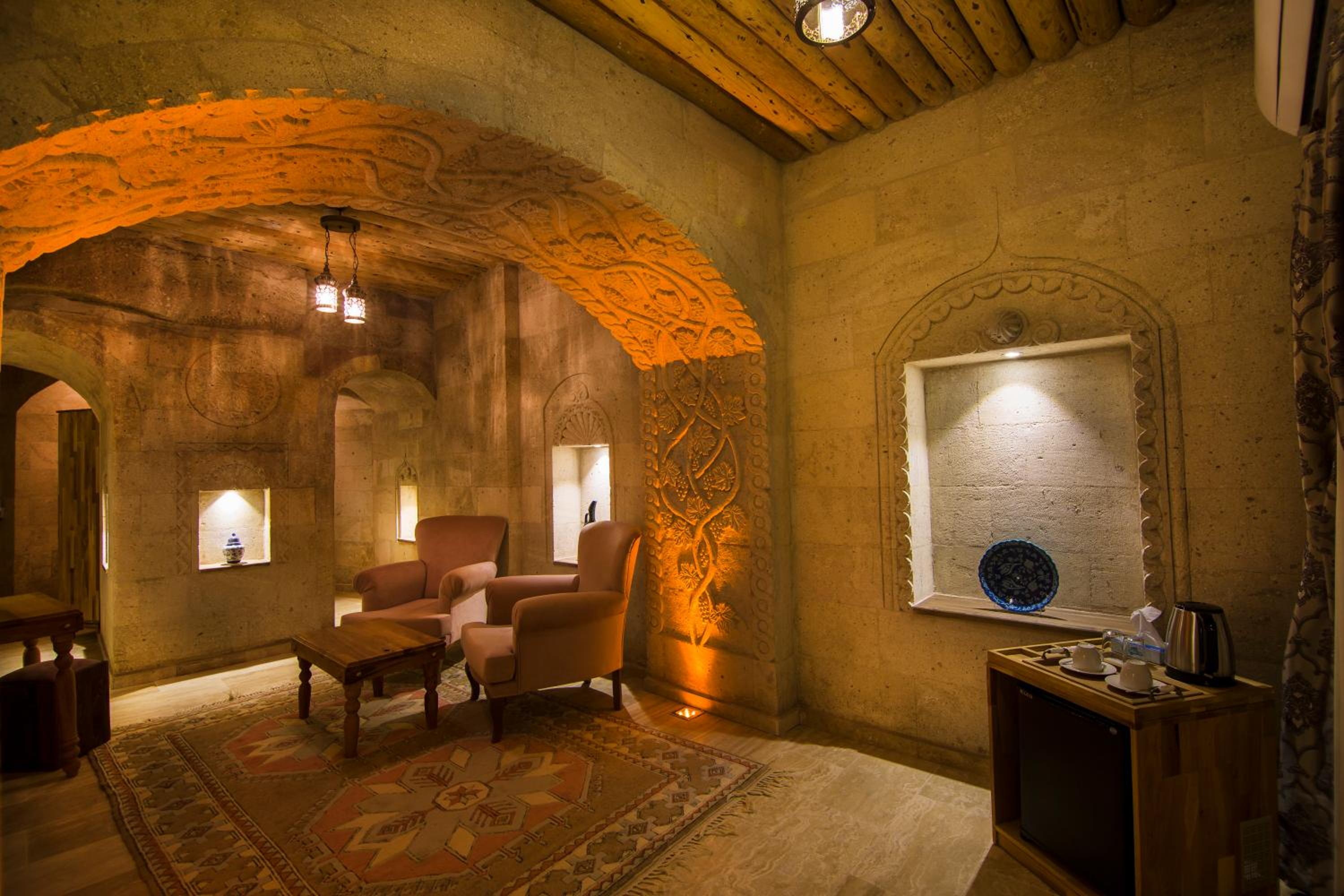 Superior Stone Suite  - Photo 7
