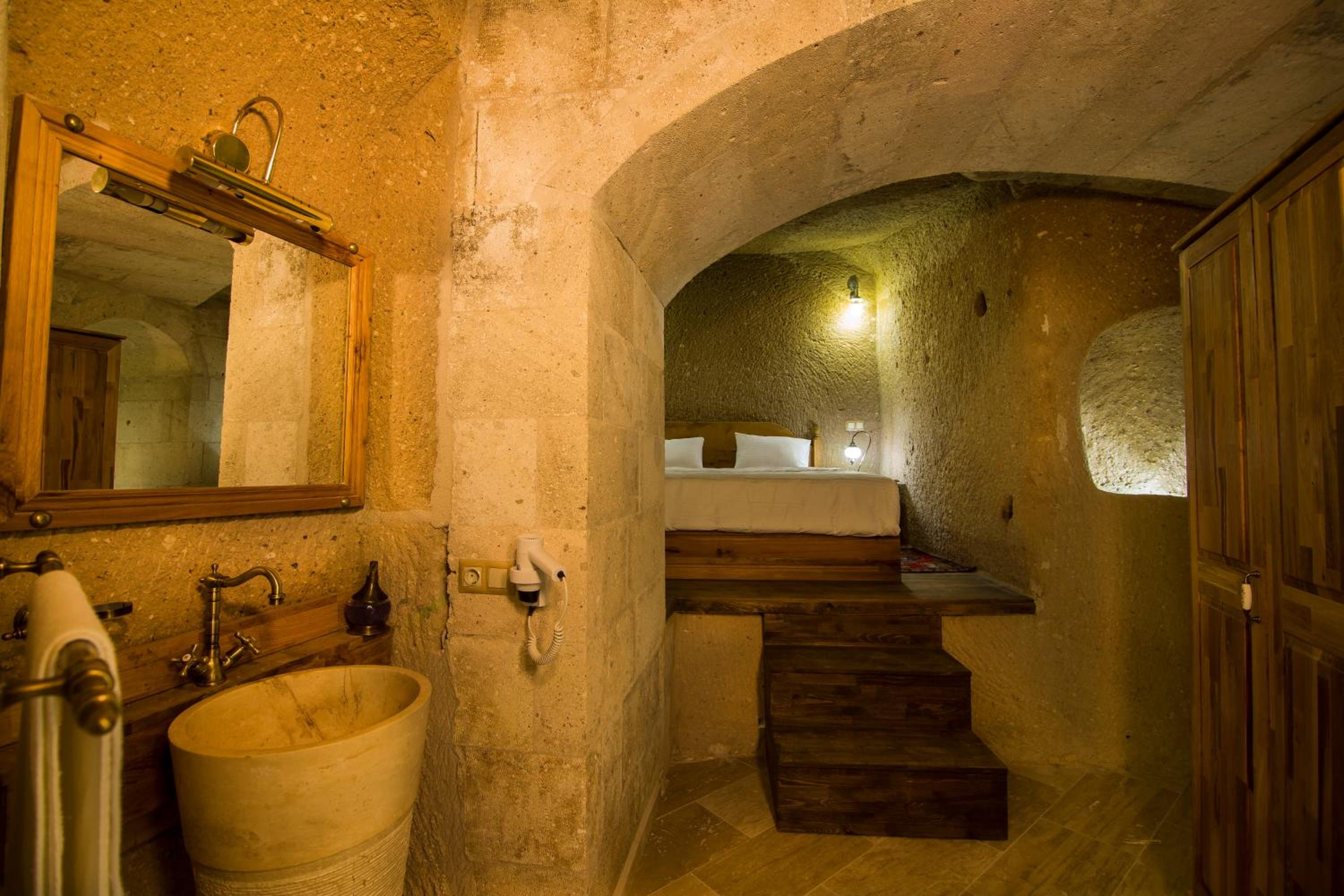 Superior Stone Suite  - Photo 6