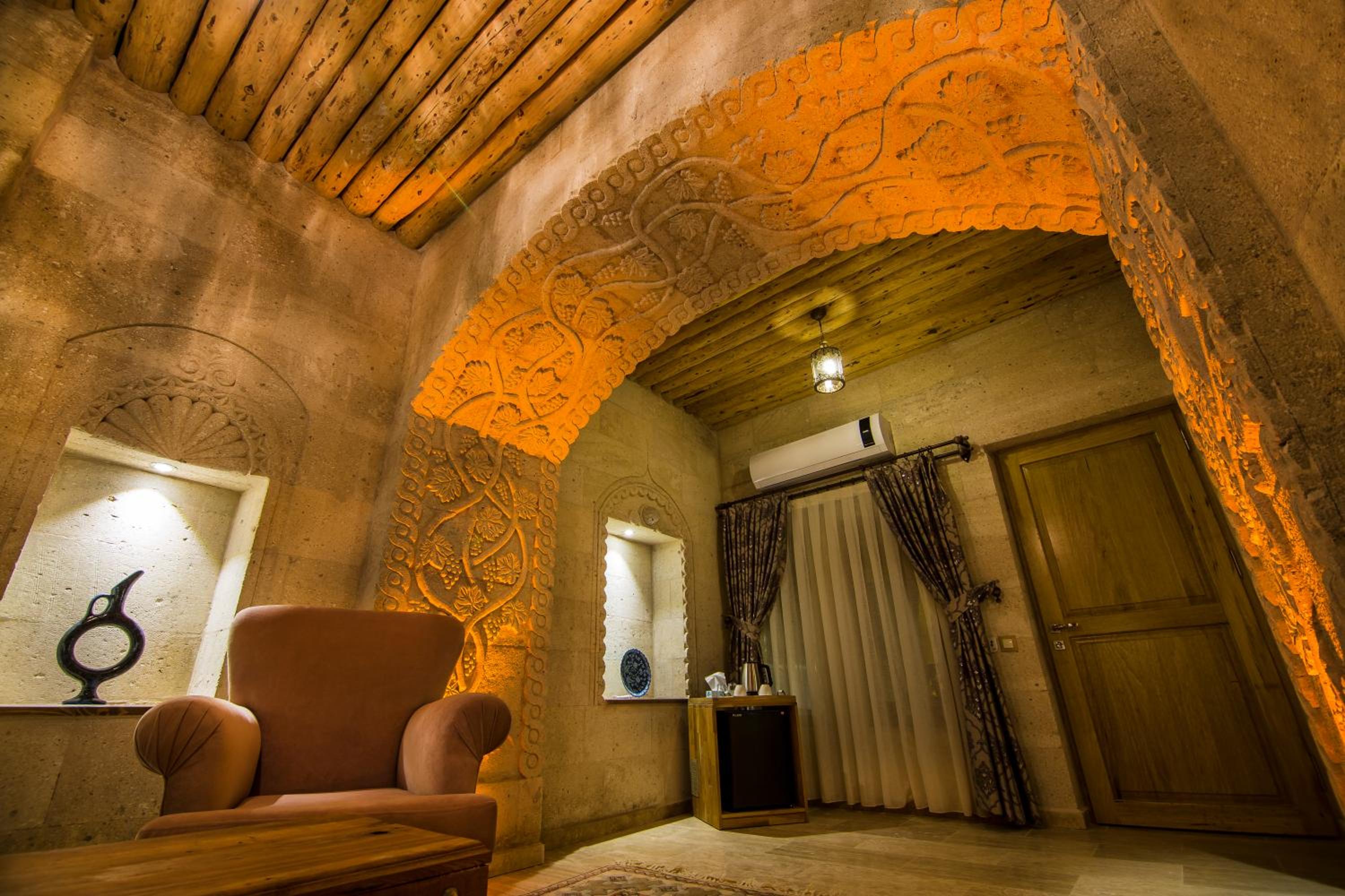 Superior Stone Suite  - Photo 8