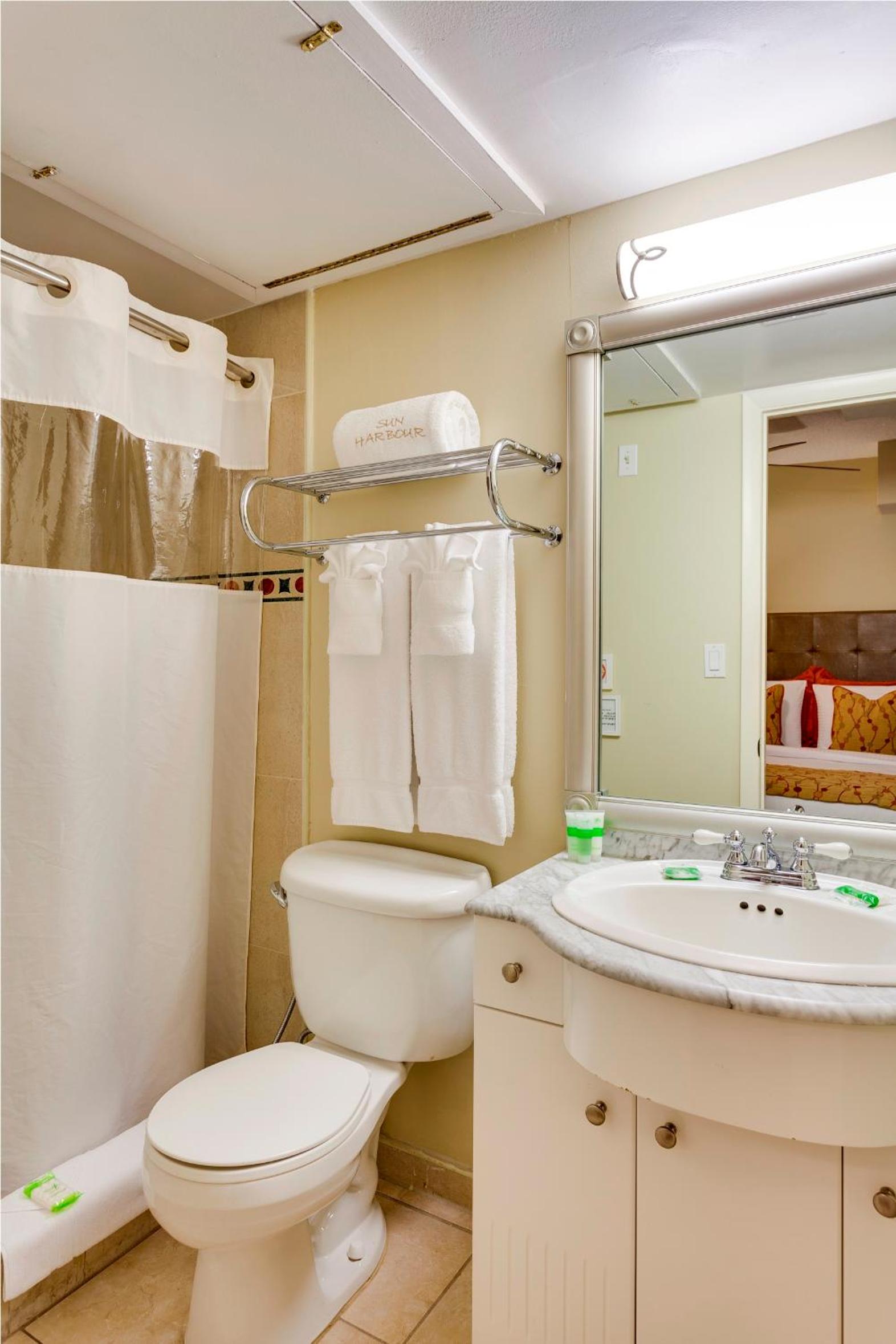 Two-Bedroom Suite - Photo 5