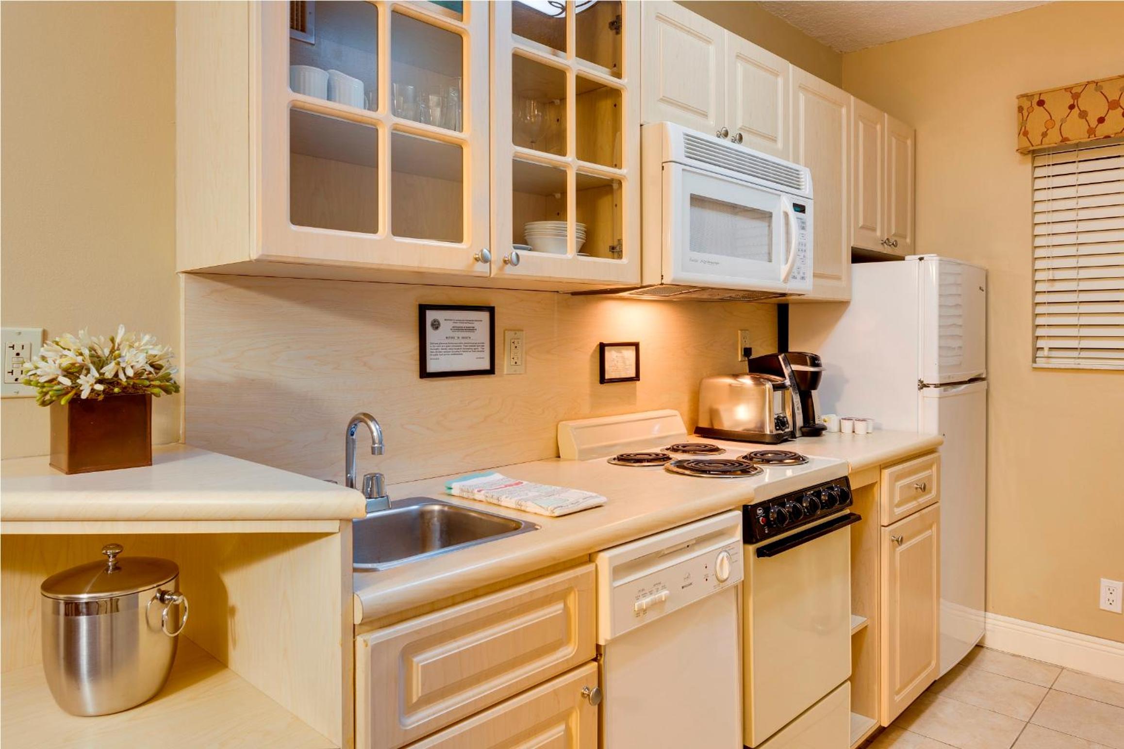 Two-Bedroom Suite - Photo 3