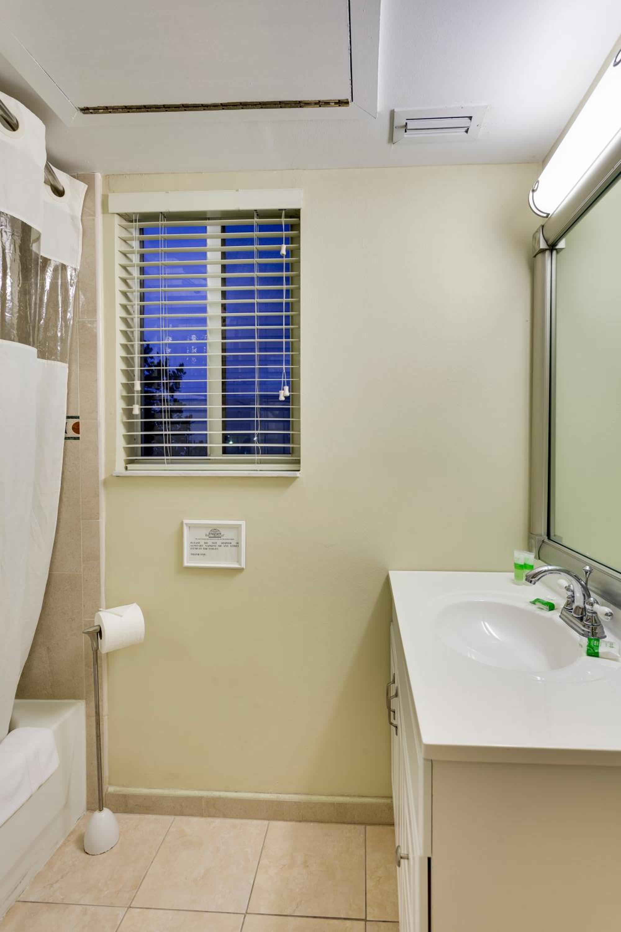 Two-Bedroom Suite - Photo 7