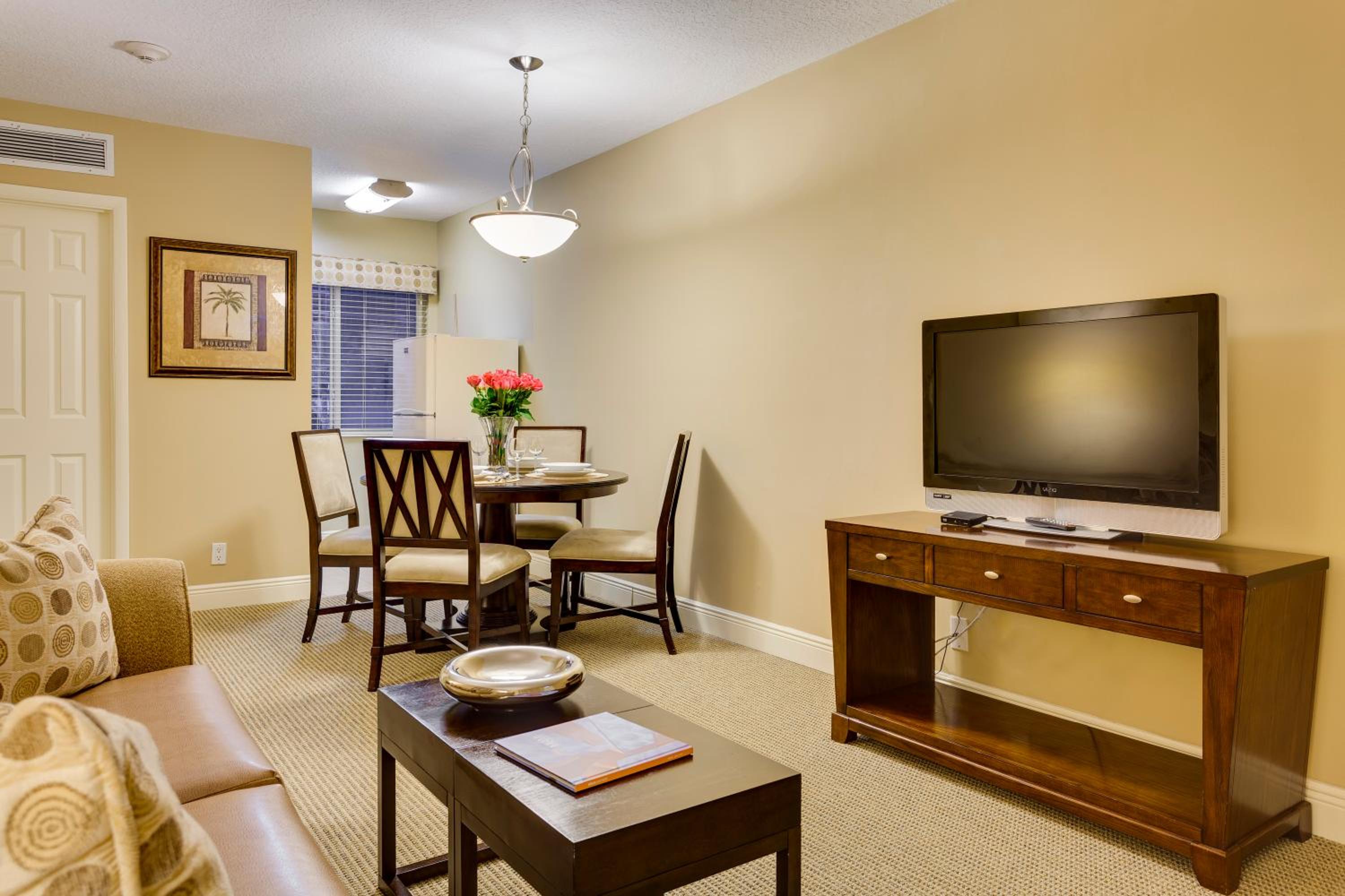 Queen Suite - Photo 7