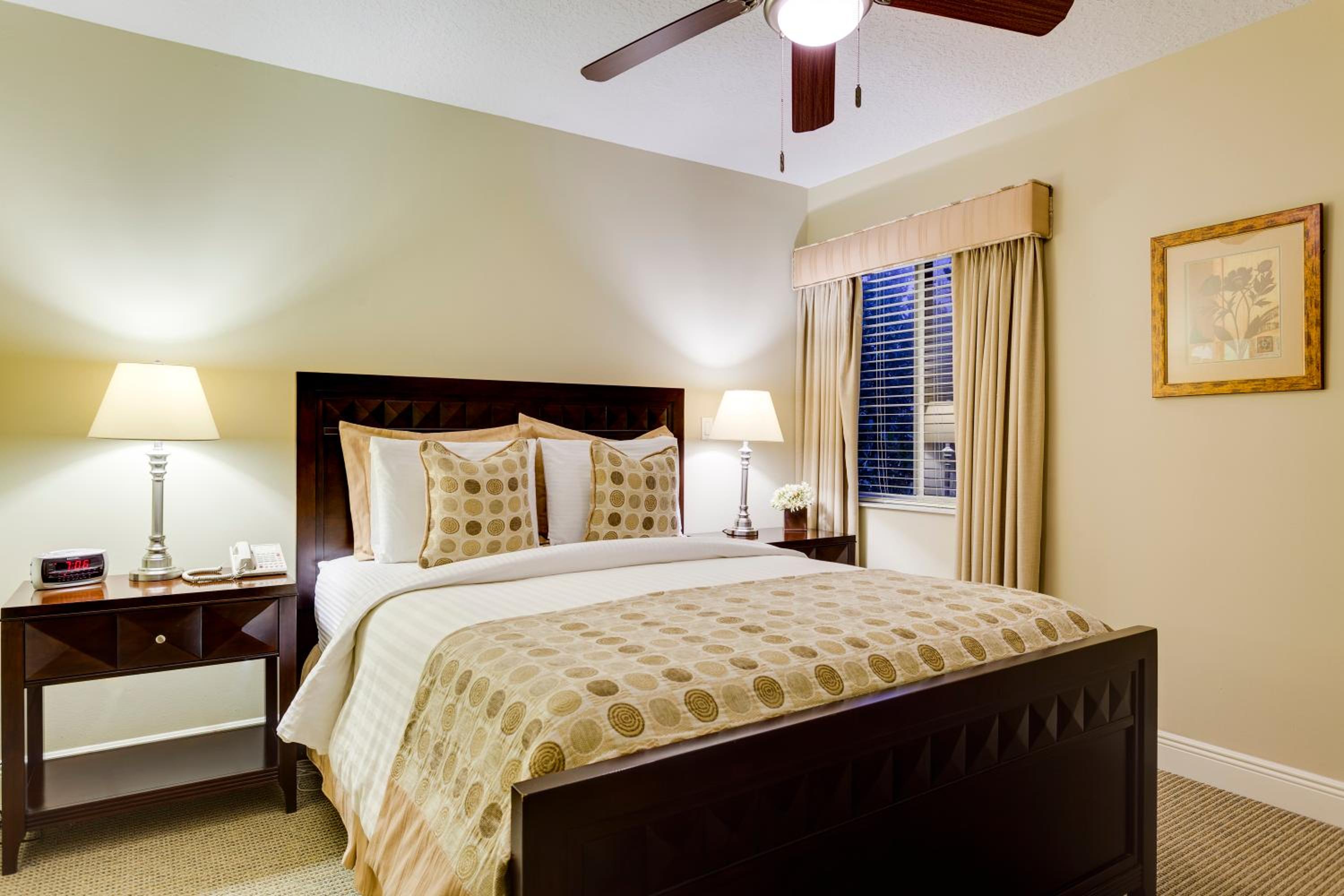 Queen Suite - Photo 1