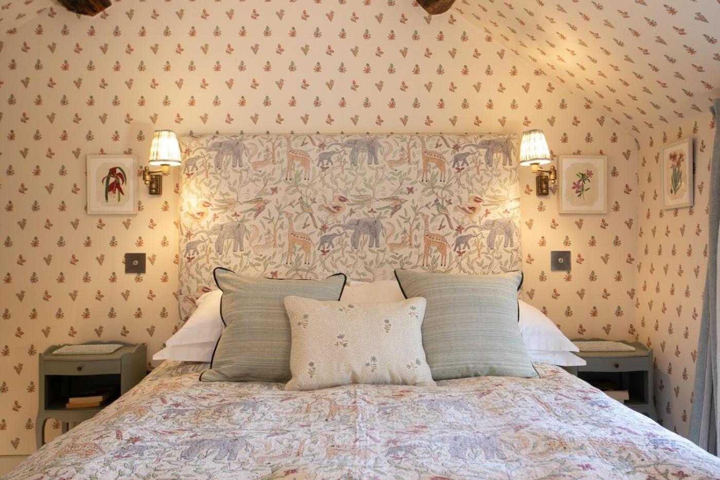 Three-Bedroom House photo 3