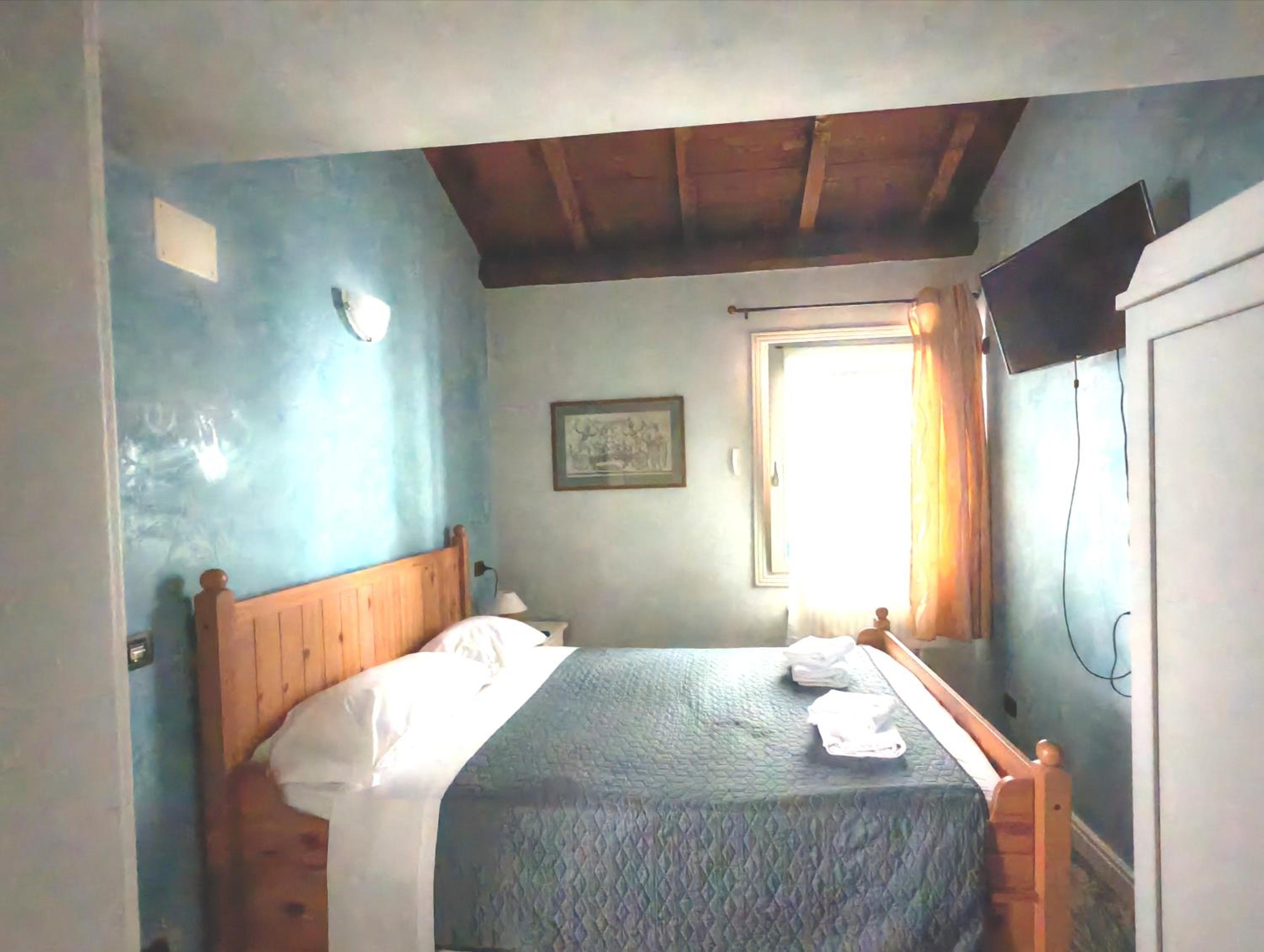 Economy Double Room photo 1