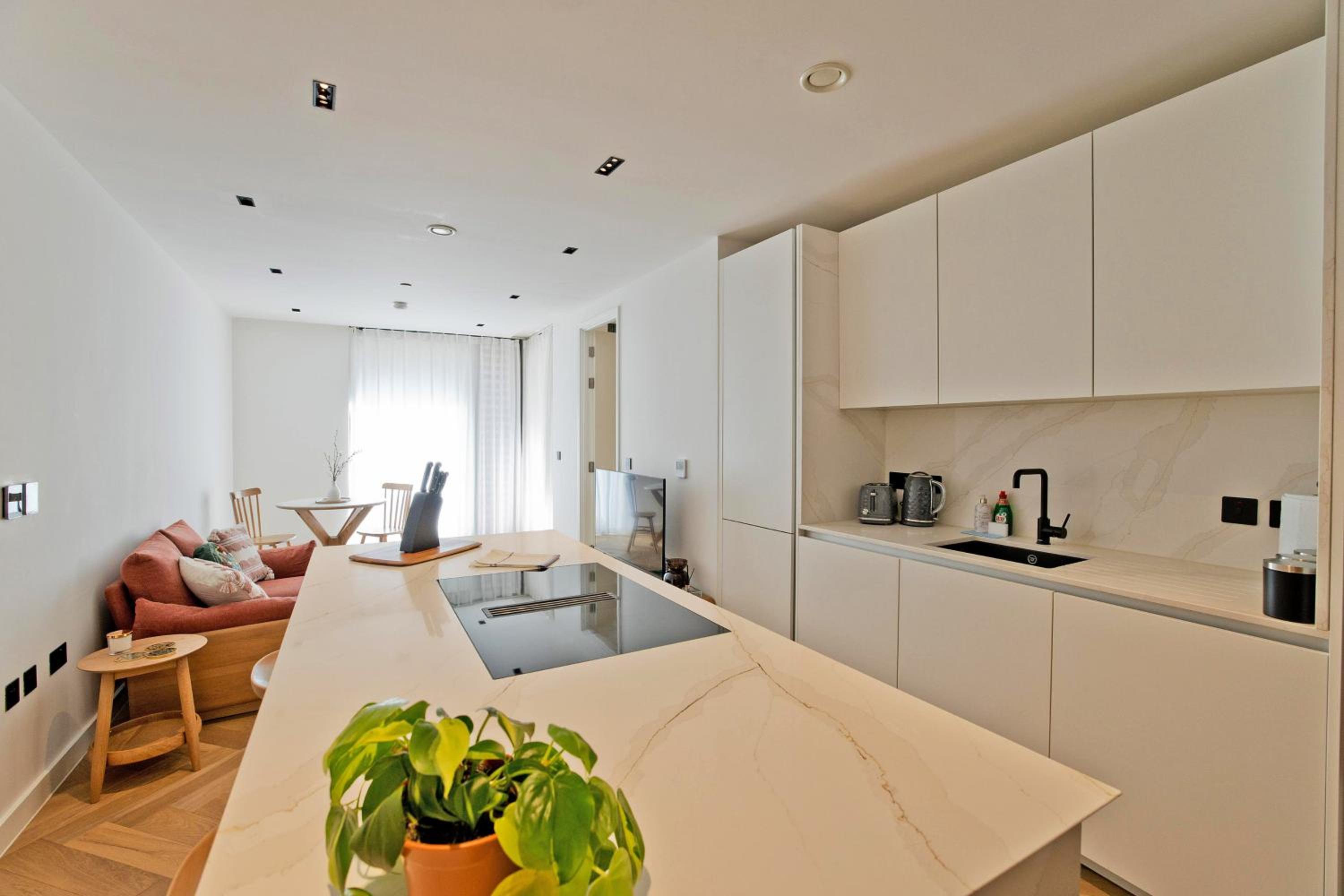 Deluxe One-Bedroom Apartment with Garden View photo 3