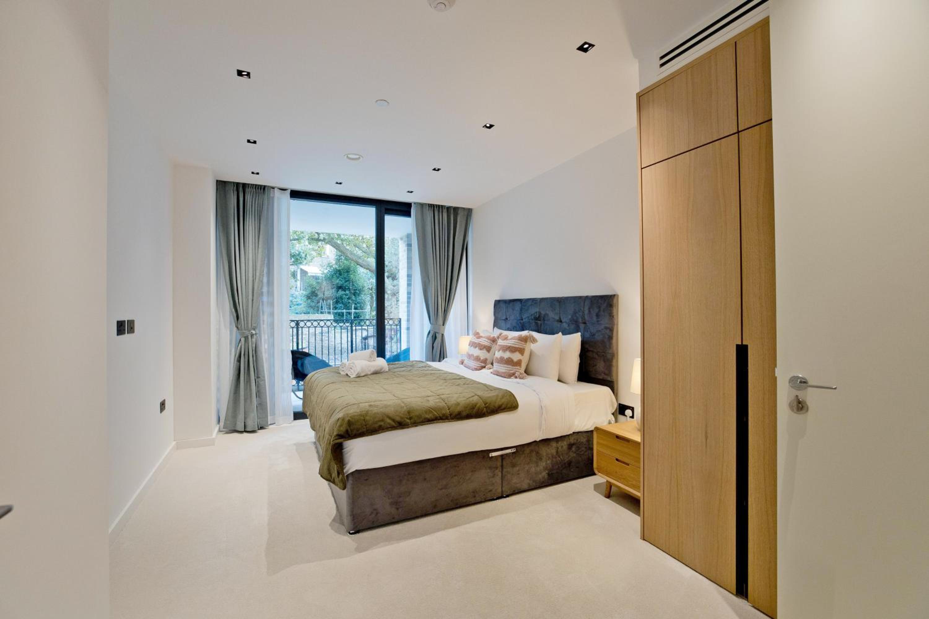 Two-Bedroom Deluxe Apartment with Balcony photo 3
