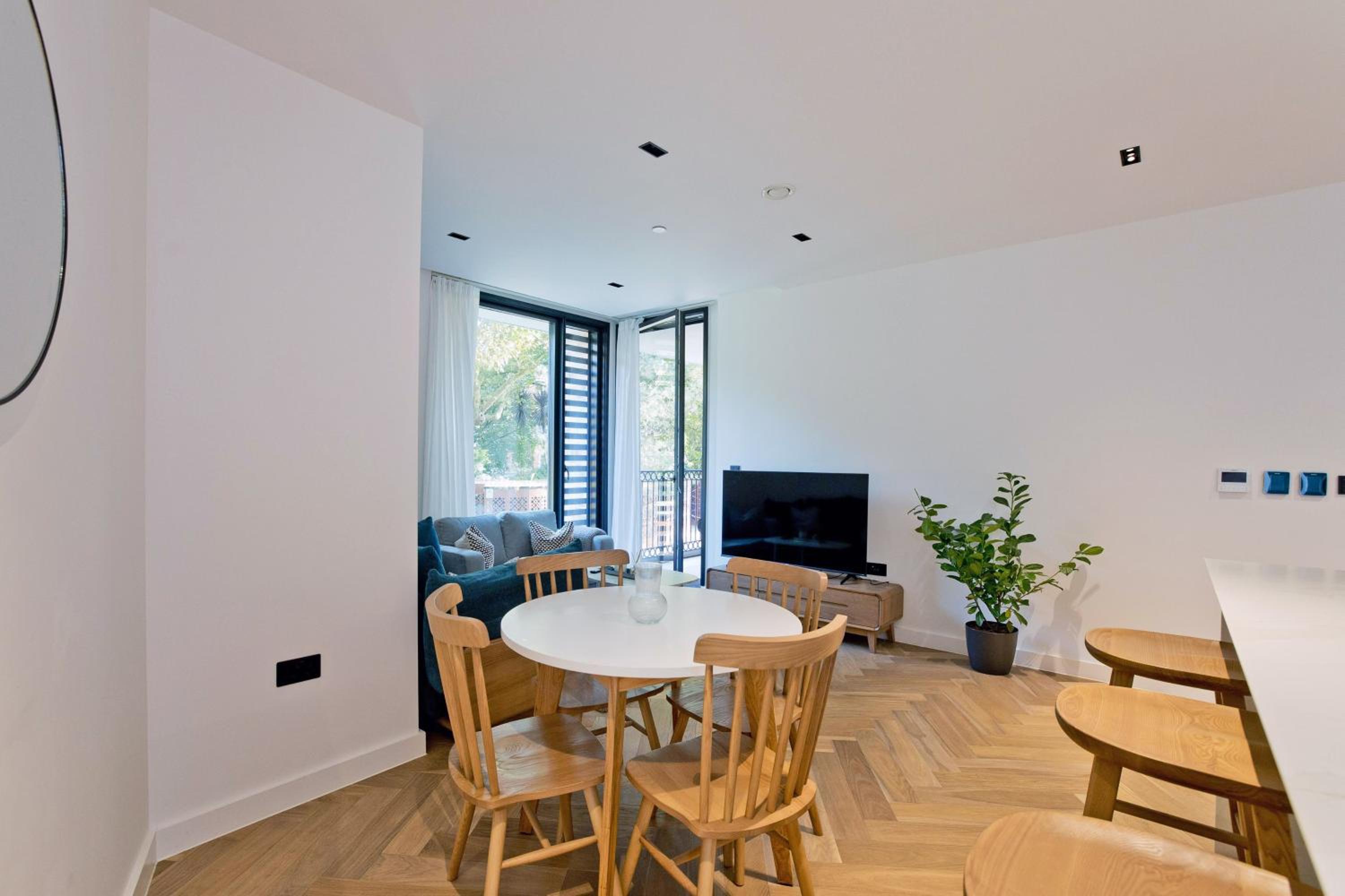 Two-Bedroom Deluxe Apartment with Balcony photo 1