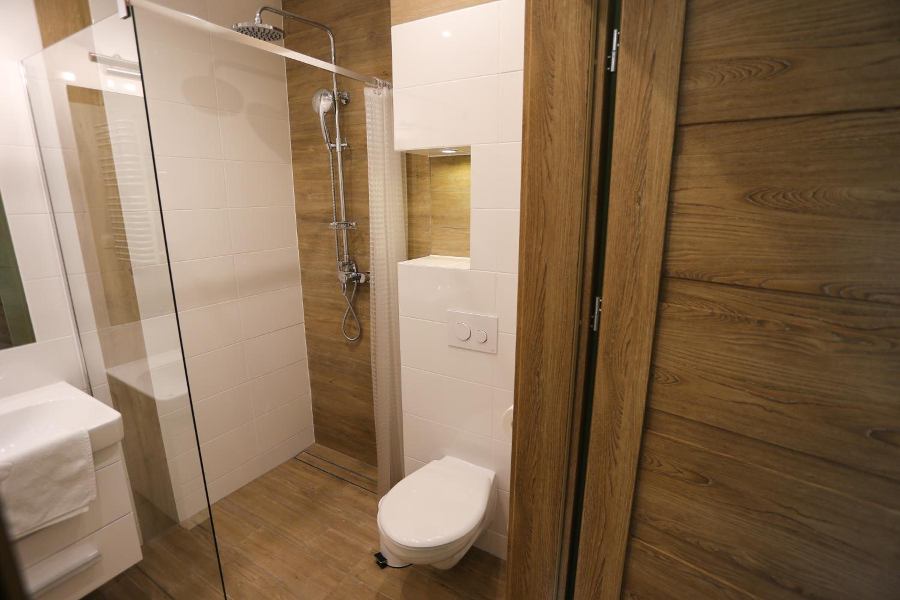 Double Room with Private Bathroom - Photo 5