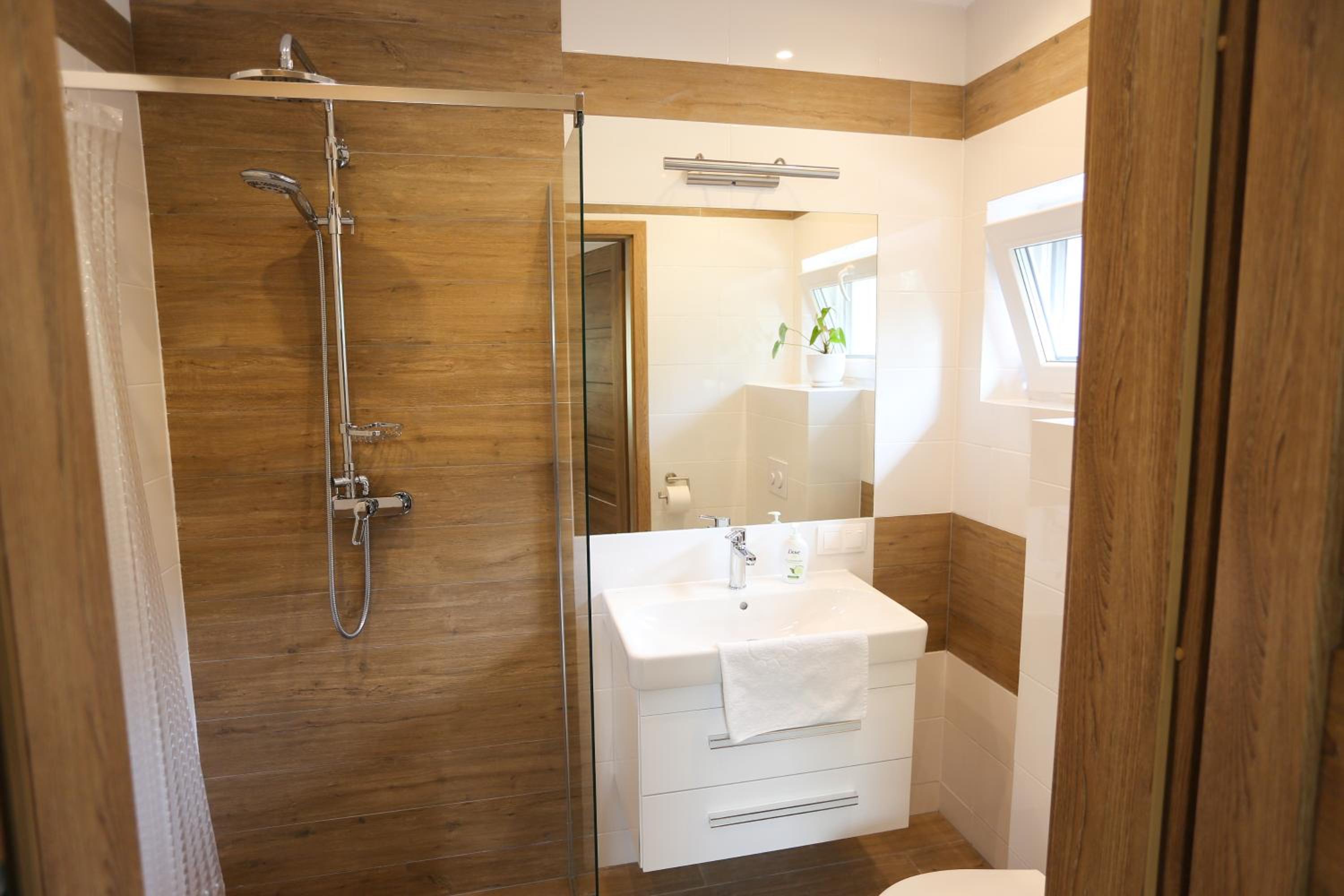 Twin Room with Shower II - Photo 6