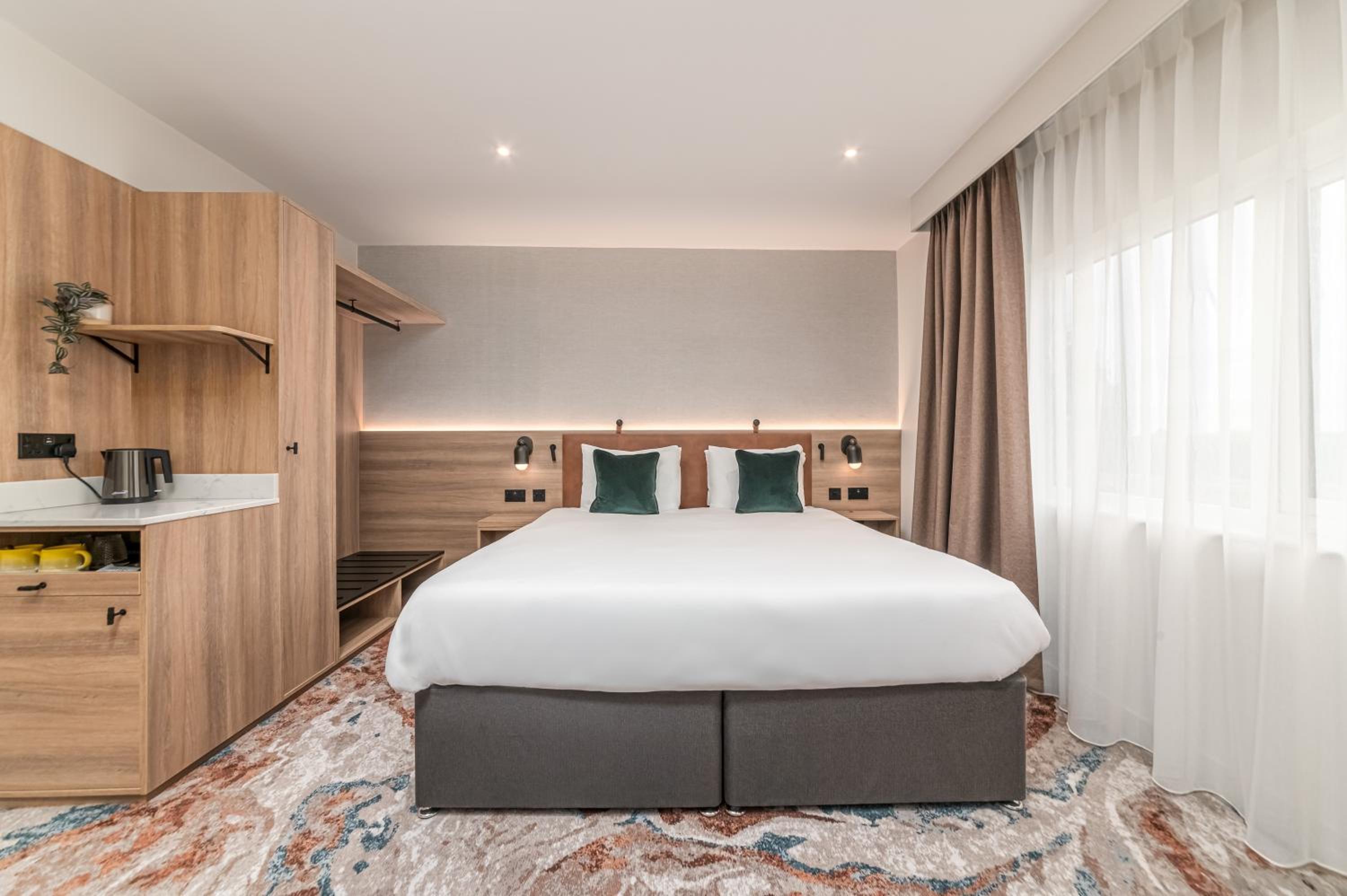 Standard King Room - Photo 7