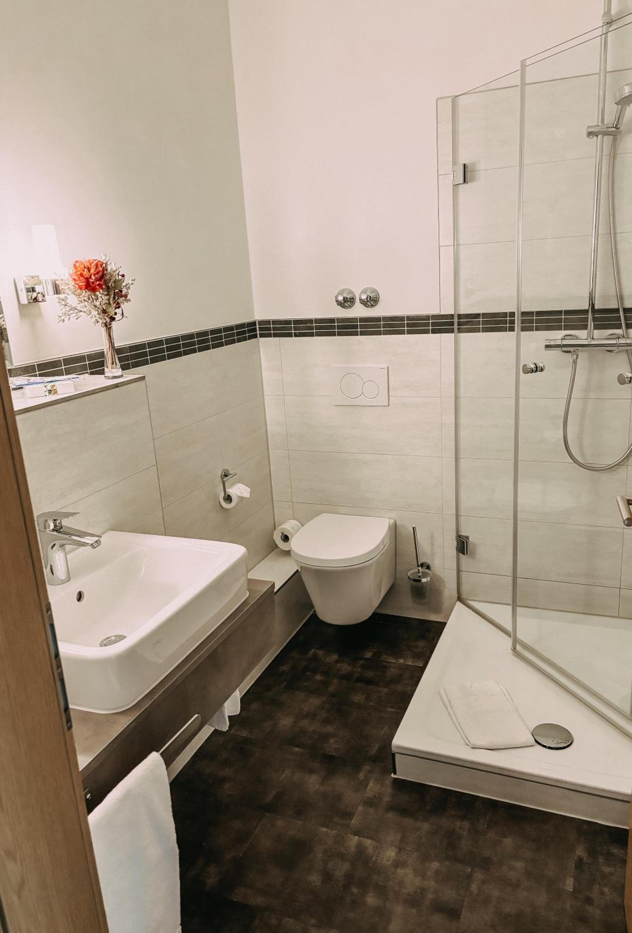 Double or Twin Room - Disability Access photo 3