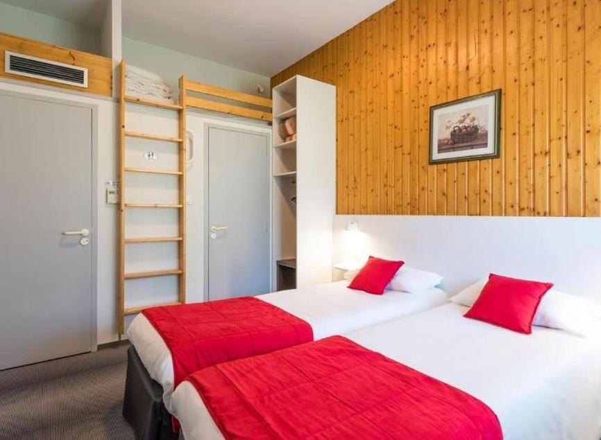 Triple Room with 3 Single Beds