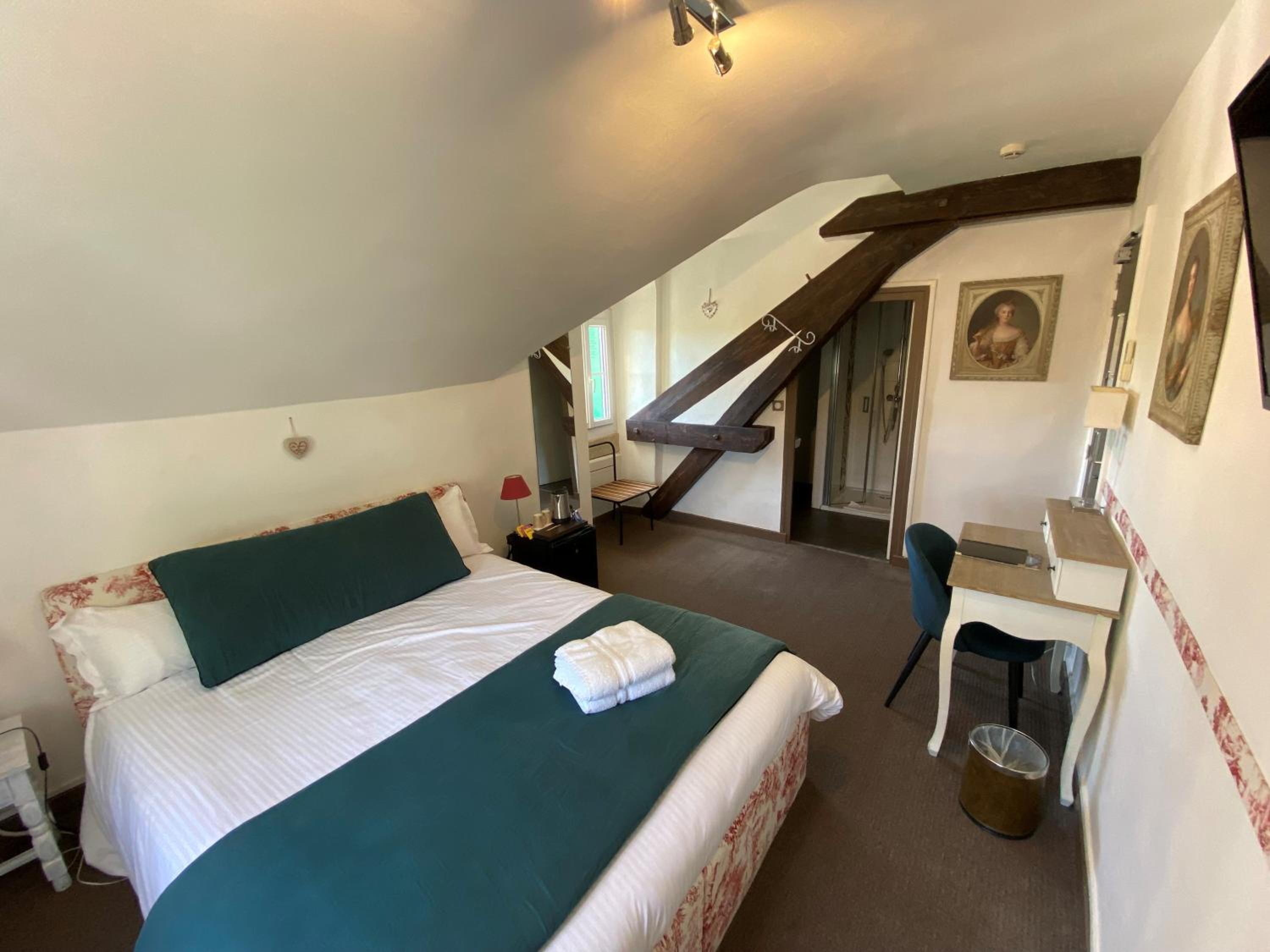 Deluxe Double Room with Shower photo 3