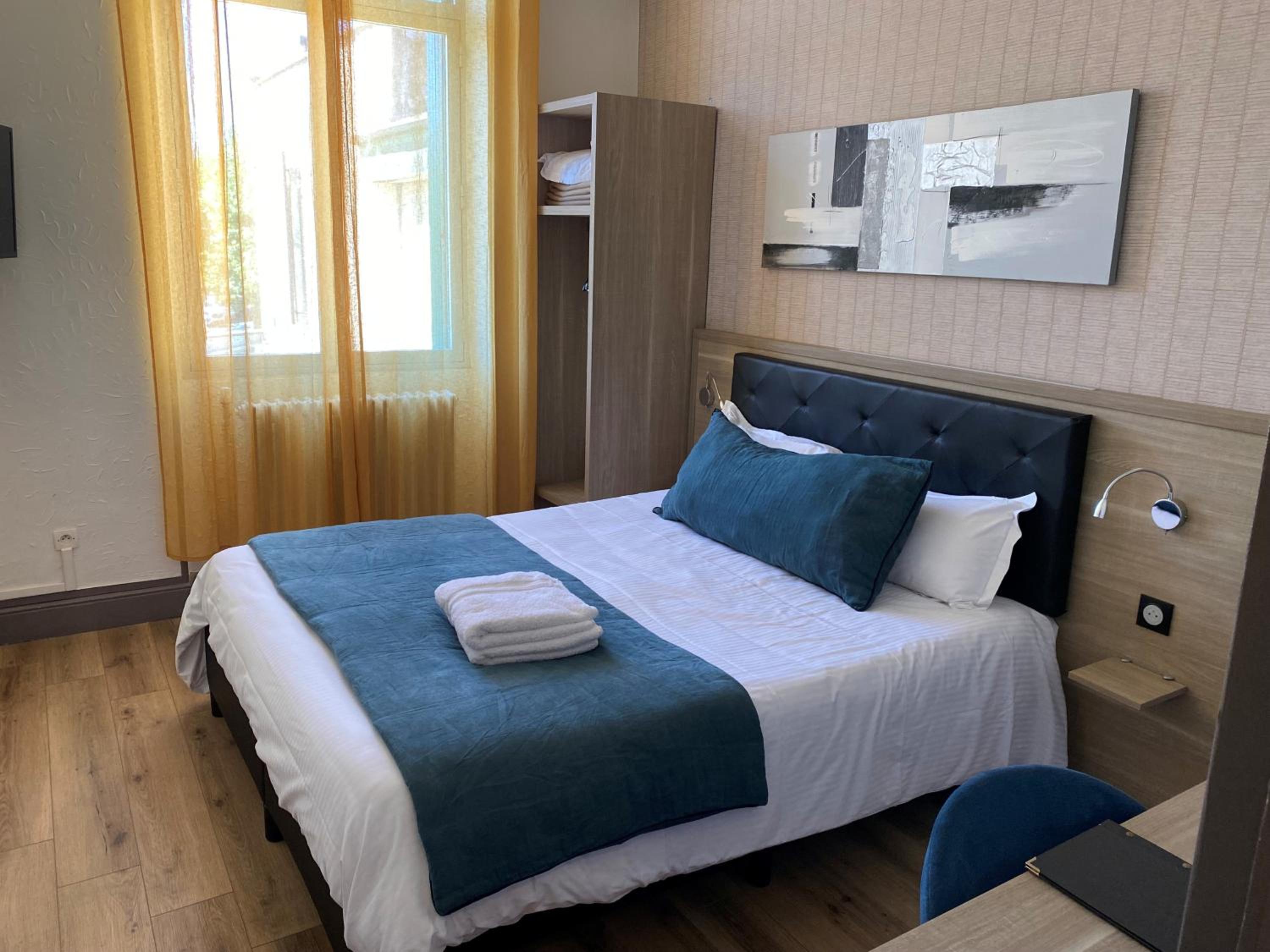 Deluxe Double Room with Shower photo 2