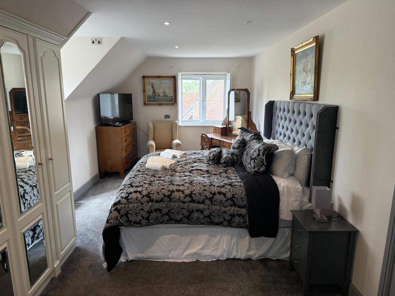 Two-Bedroom House photo 3