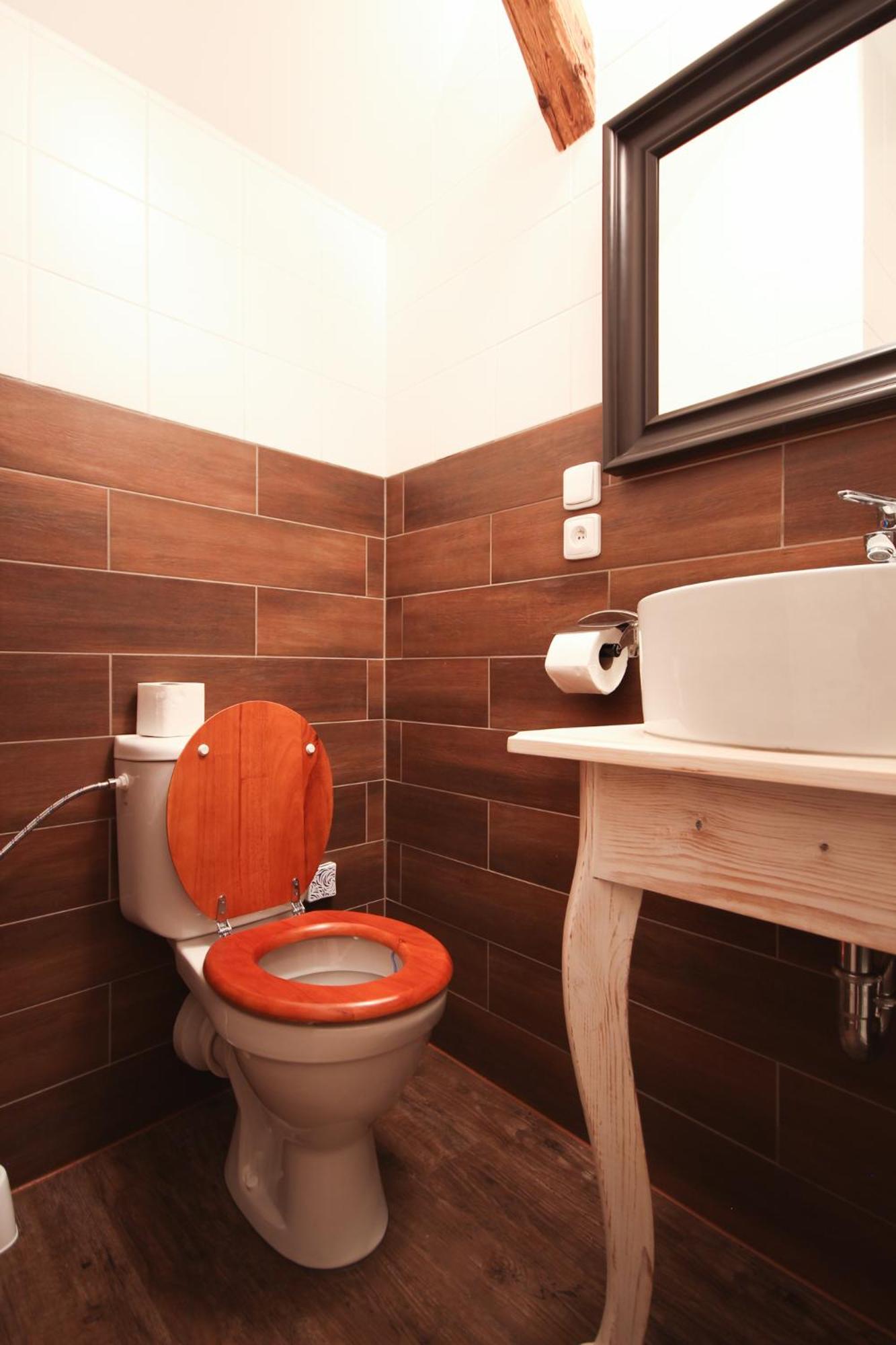 One-Bedroom Apartment - Photo 2