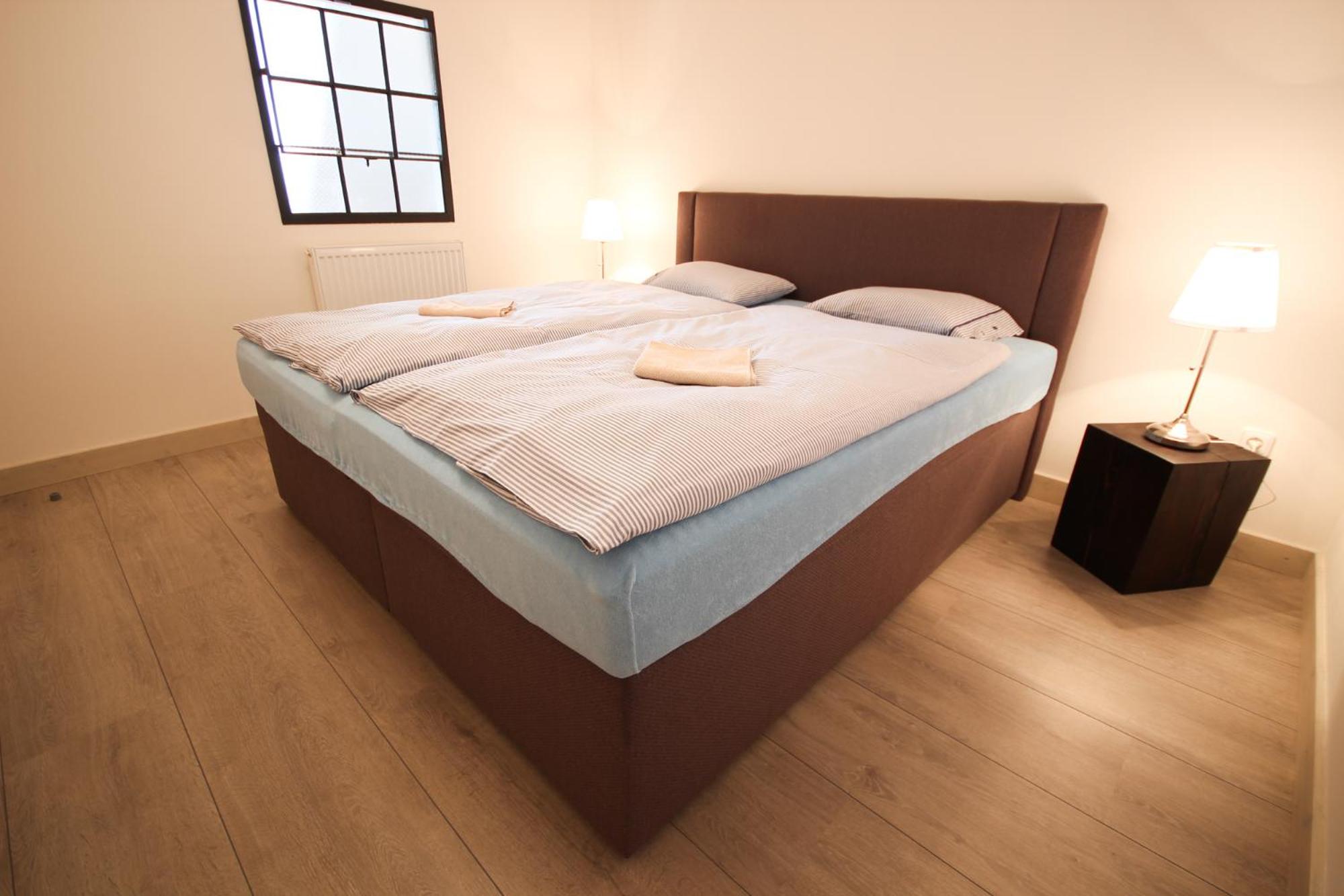 One-Bedroom Apartment - Photo 3